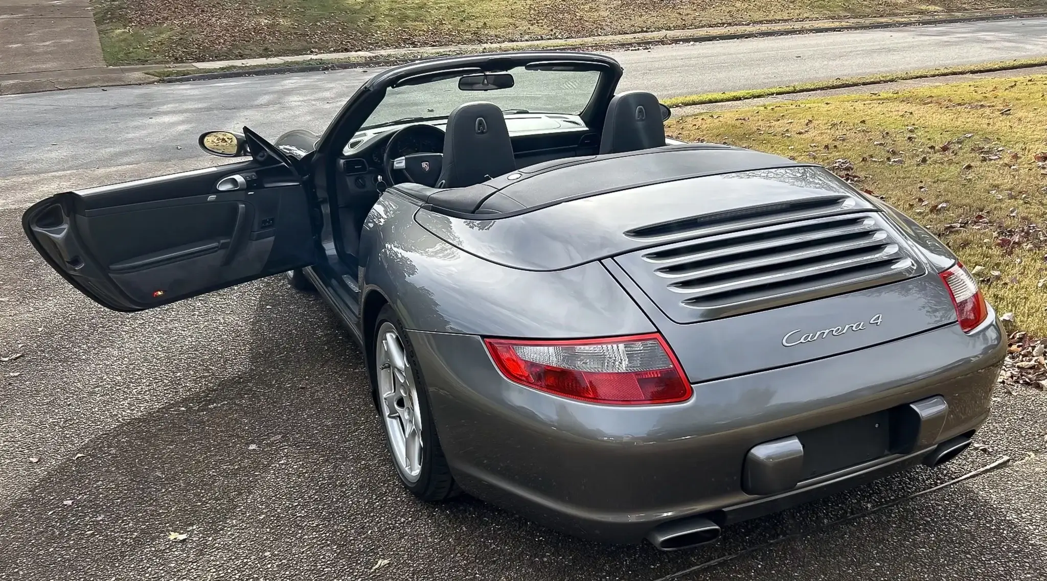 Load larger image of 2007 Porsche 997 Carrera 4 Cabriolet - Stuttcars Classified