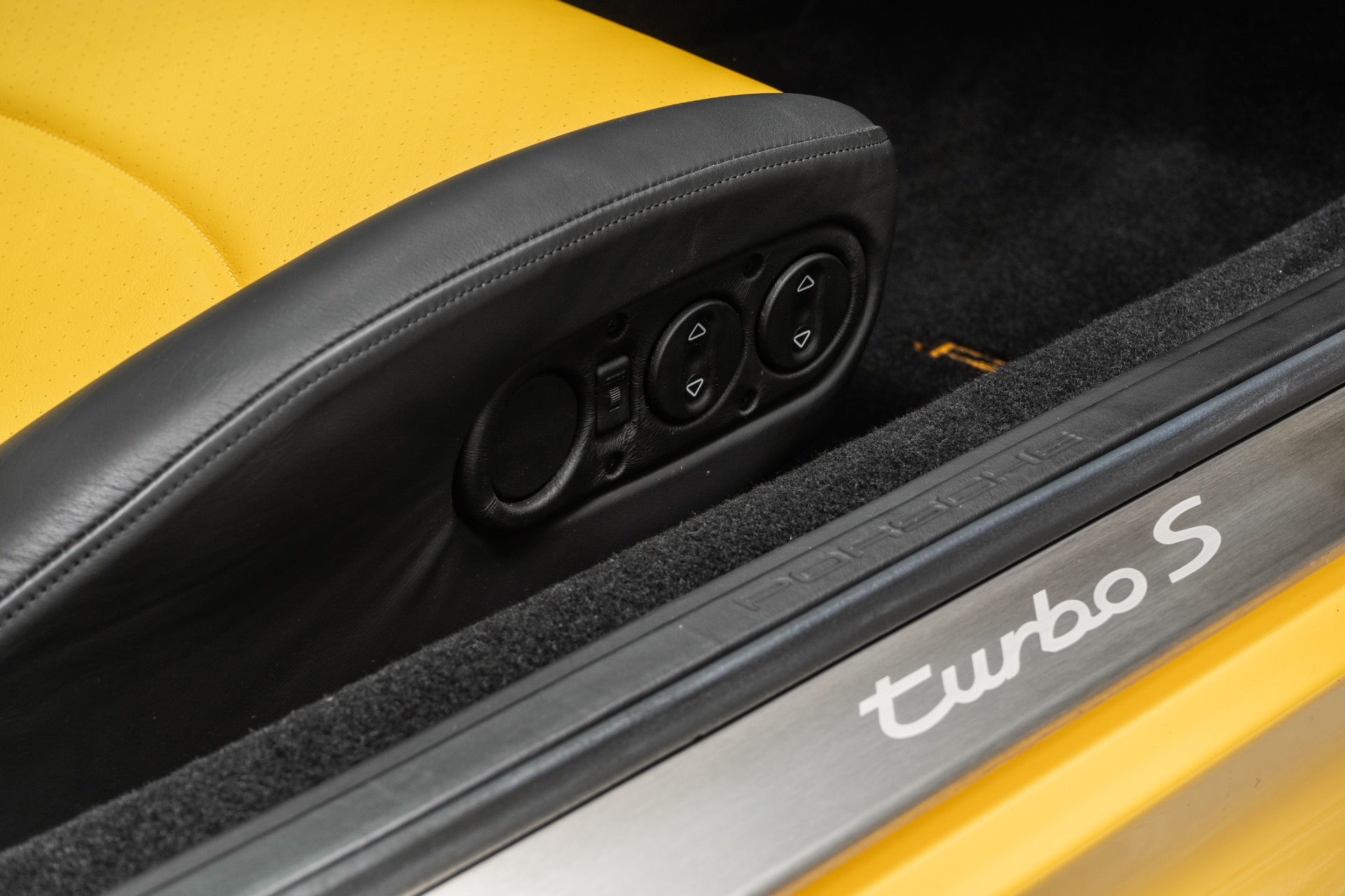 Load larger image of 1997 Porsche 911 Turbo S - Stuttcars Classified
