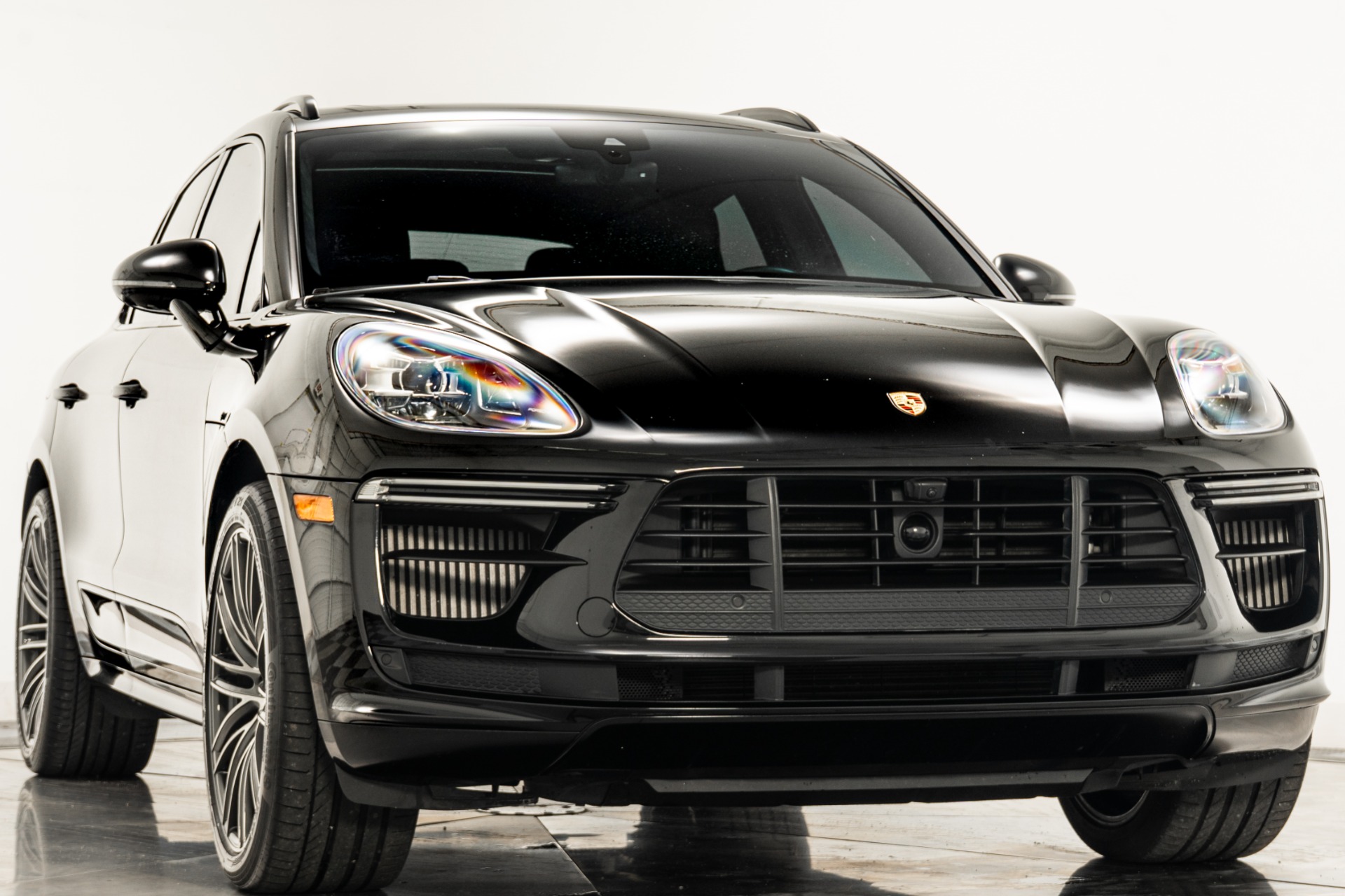 Load larger image of 2020 Porsche Macan Turbo - Stuttcars Classified