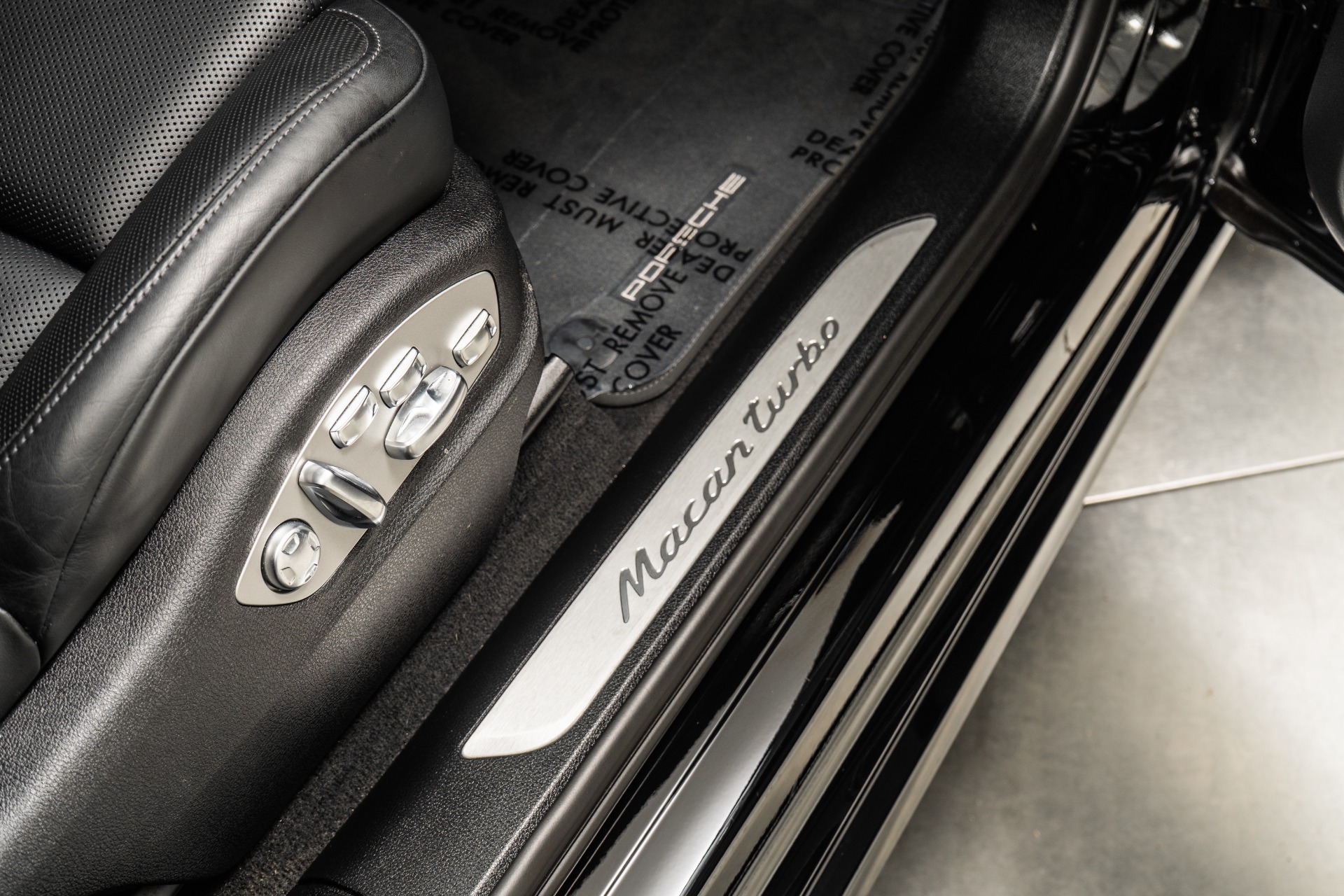 Load larger image of 2020 Porsche Macan Turbo - Stuttcars Classified