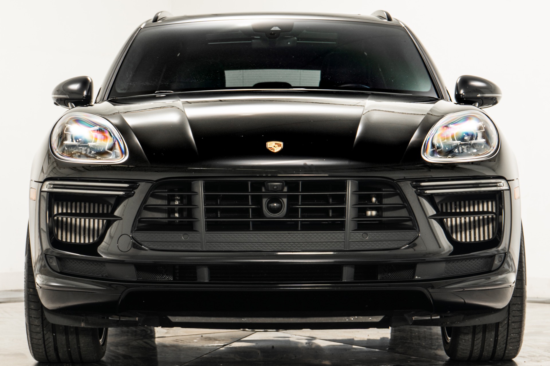 Load larger image of 2020 Porsche Macan Turbo - Stuttcars Classified