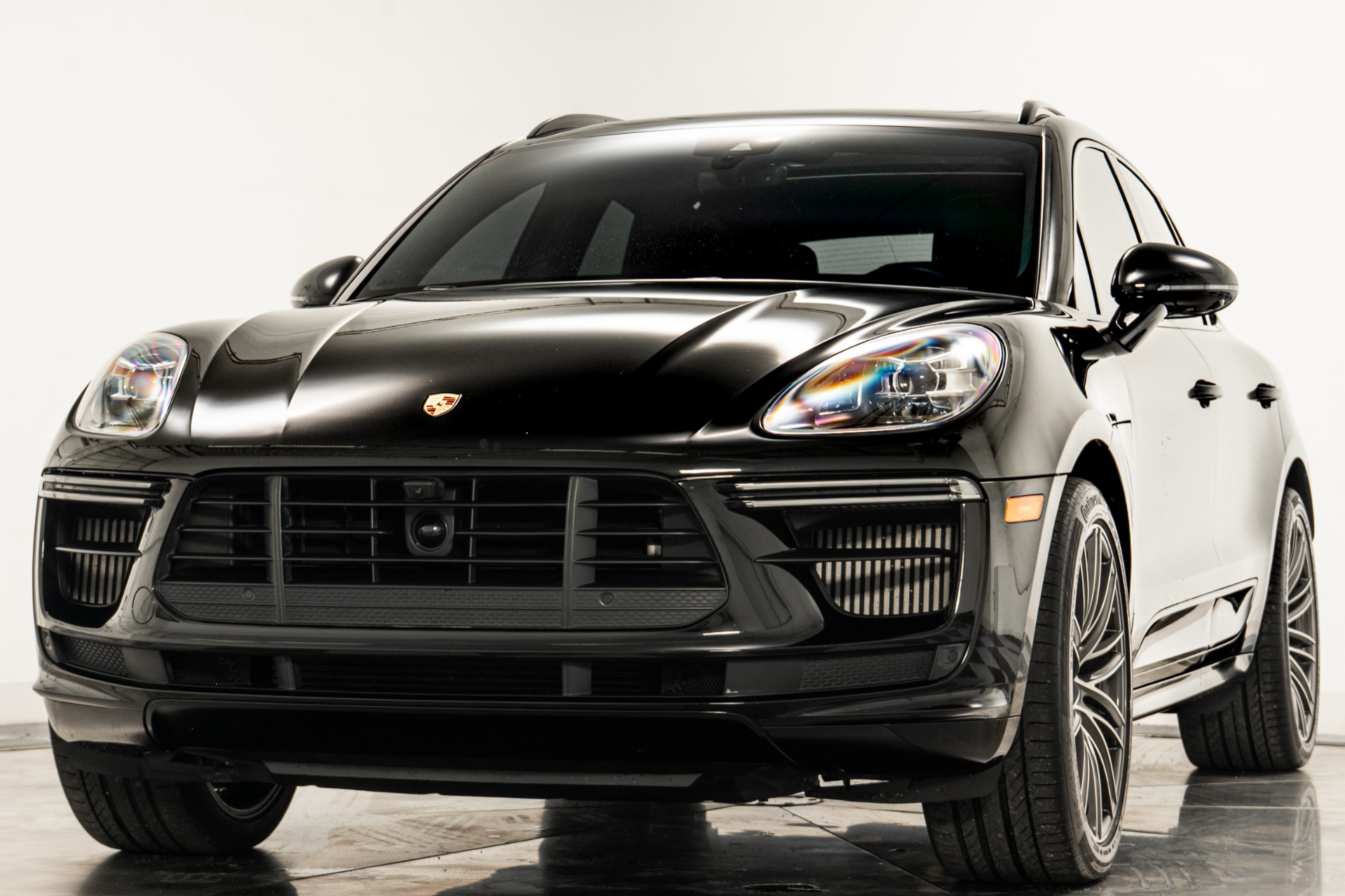 Load larger image of 2020 Porsche Macan Turbo - Stuttcars Classified