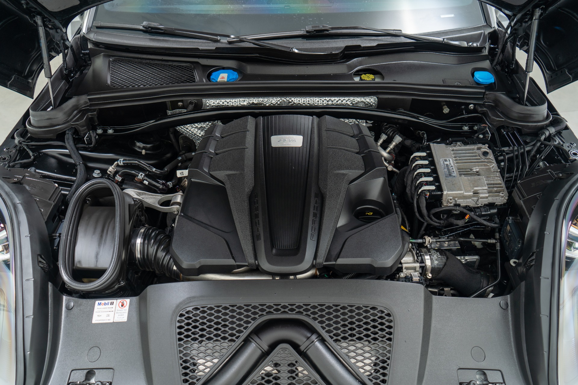 Load larger image of 2020 Porsche Macan Turbo - Stuttcars Classified