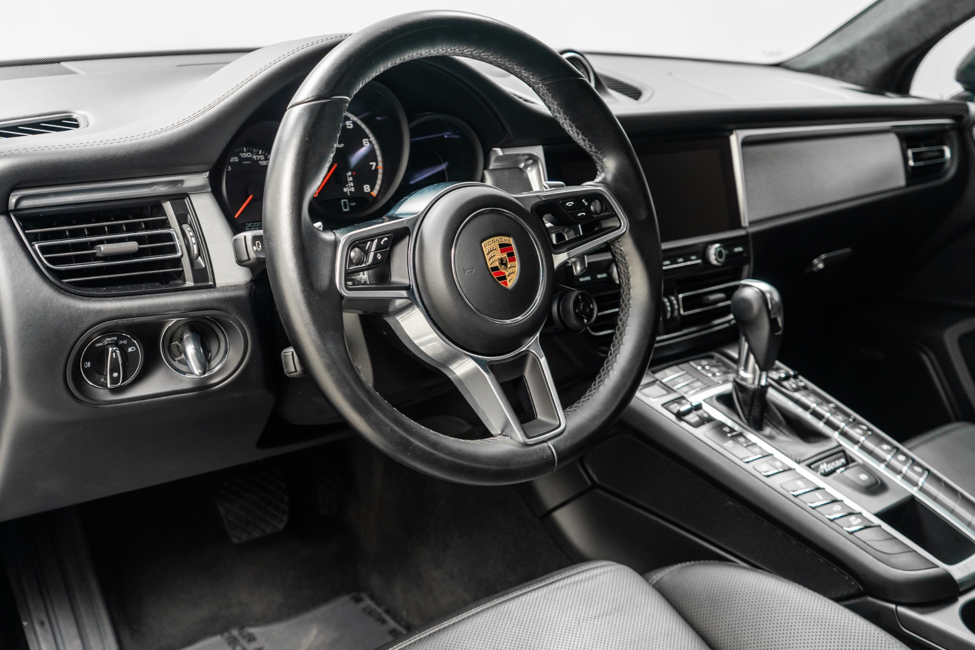 Load larger image of 2020 Porsche Macan Turbo - Stuttcars Classified