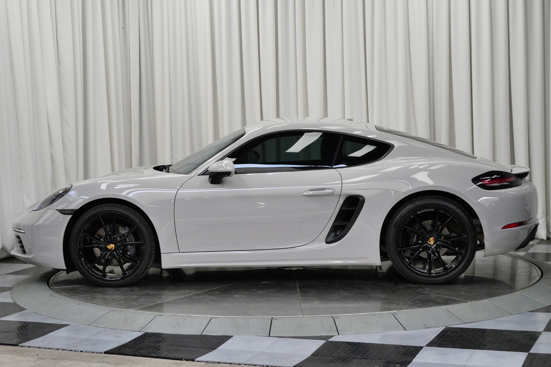 Load larger image of 2024 Porsche 718 Cayman - Stuttcars Classified