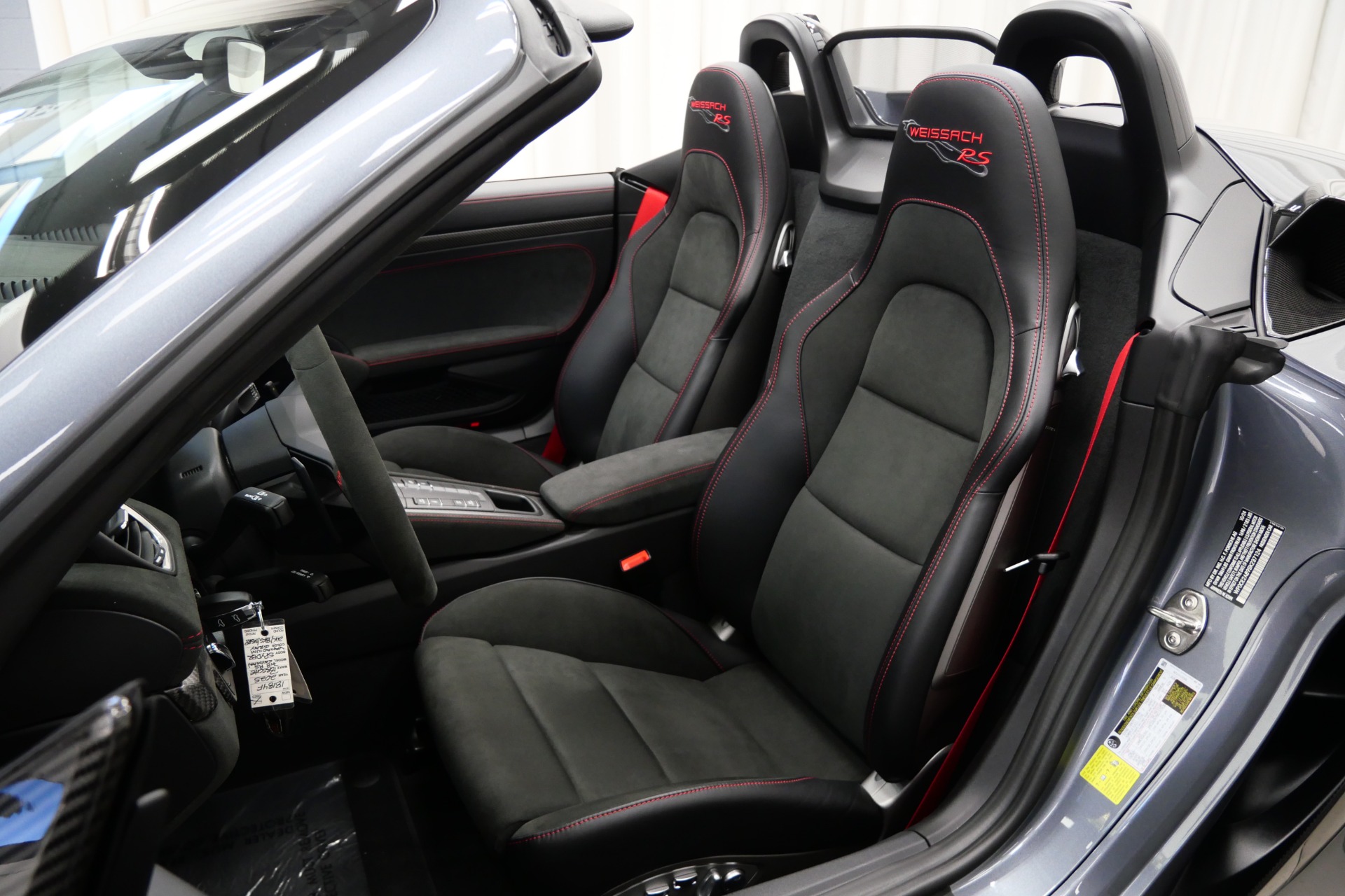 Load larger image of 2025 Porsche 718 Spyder RS Weissach - Stuttcars Classified