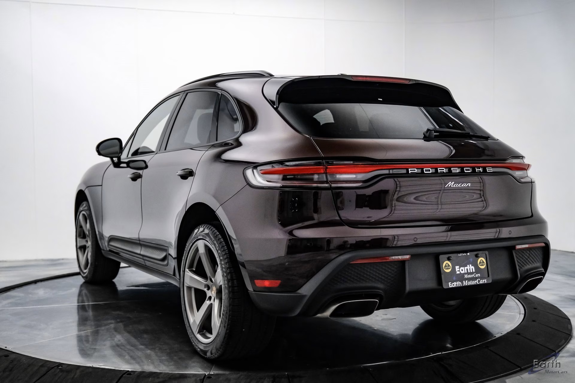 Load larger image of 2024 Porsche Macan - Stuttcars Classified