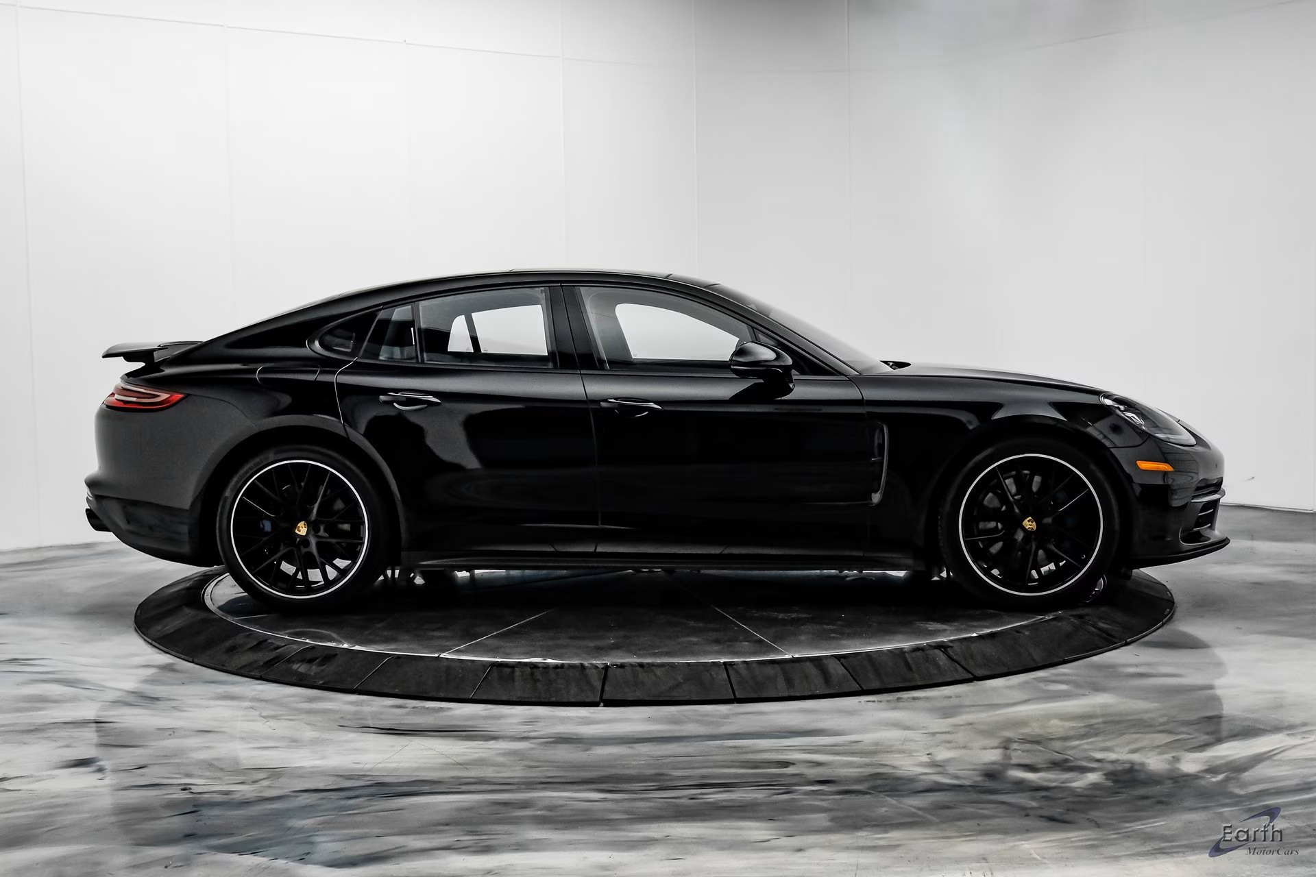 Load larger image of 2019 Porsche Panamera - Stuttcars Classified