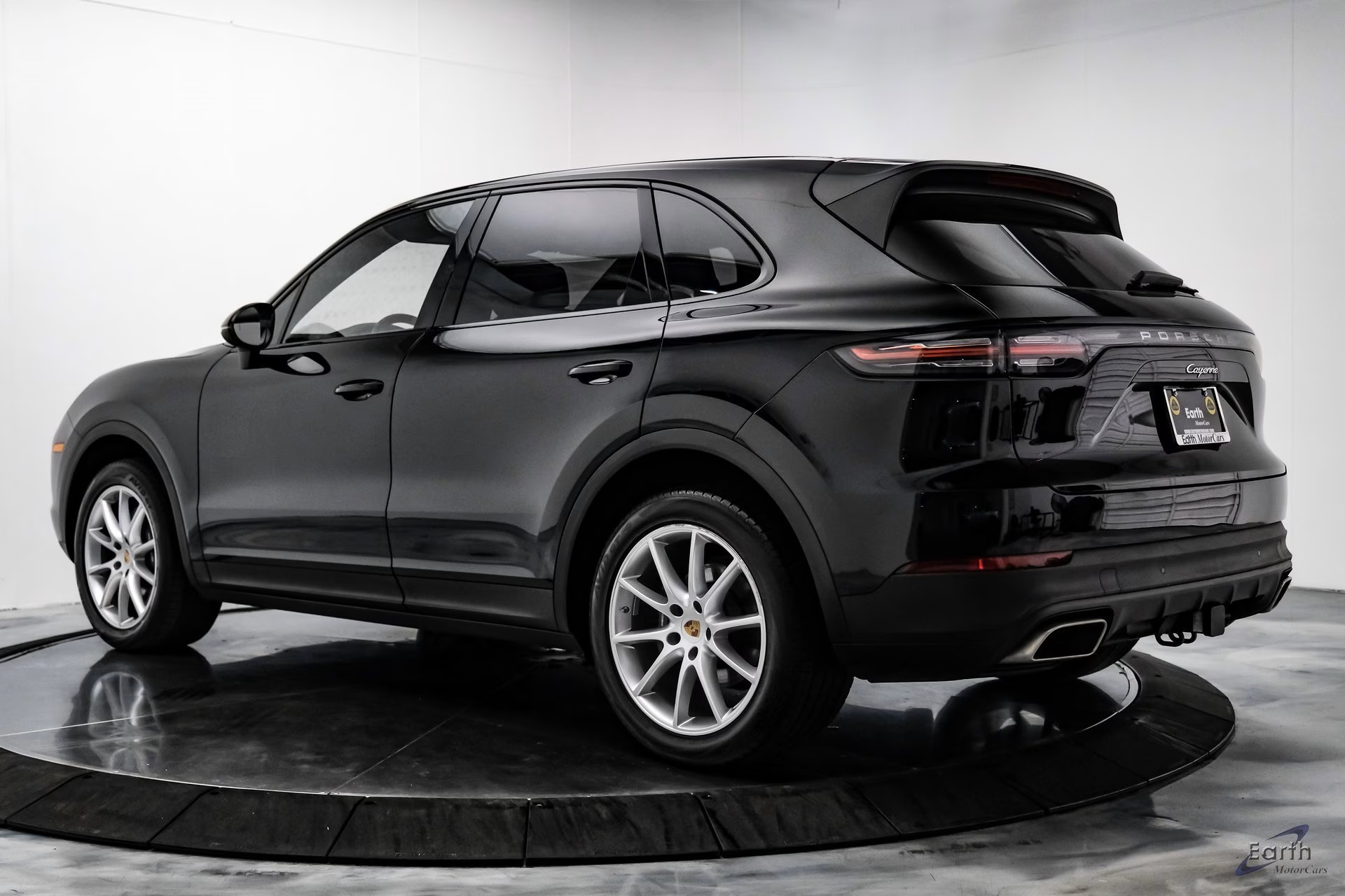 Load larger image of 2022 Porsche Cayenne - Stuttcars Classified