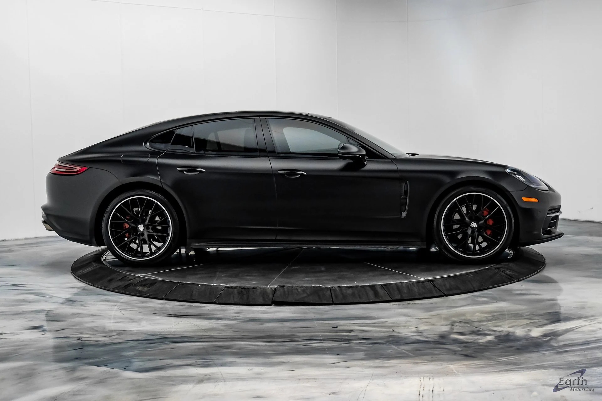 Load larger image of 2018 Porsche Panamera - Stuttcars Classified