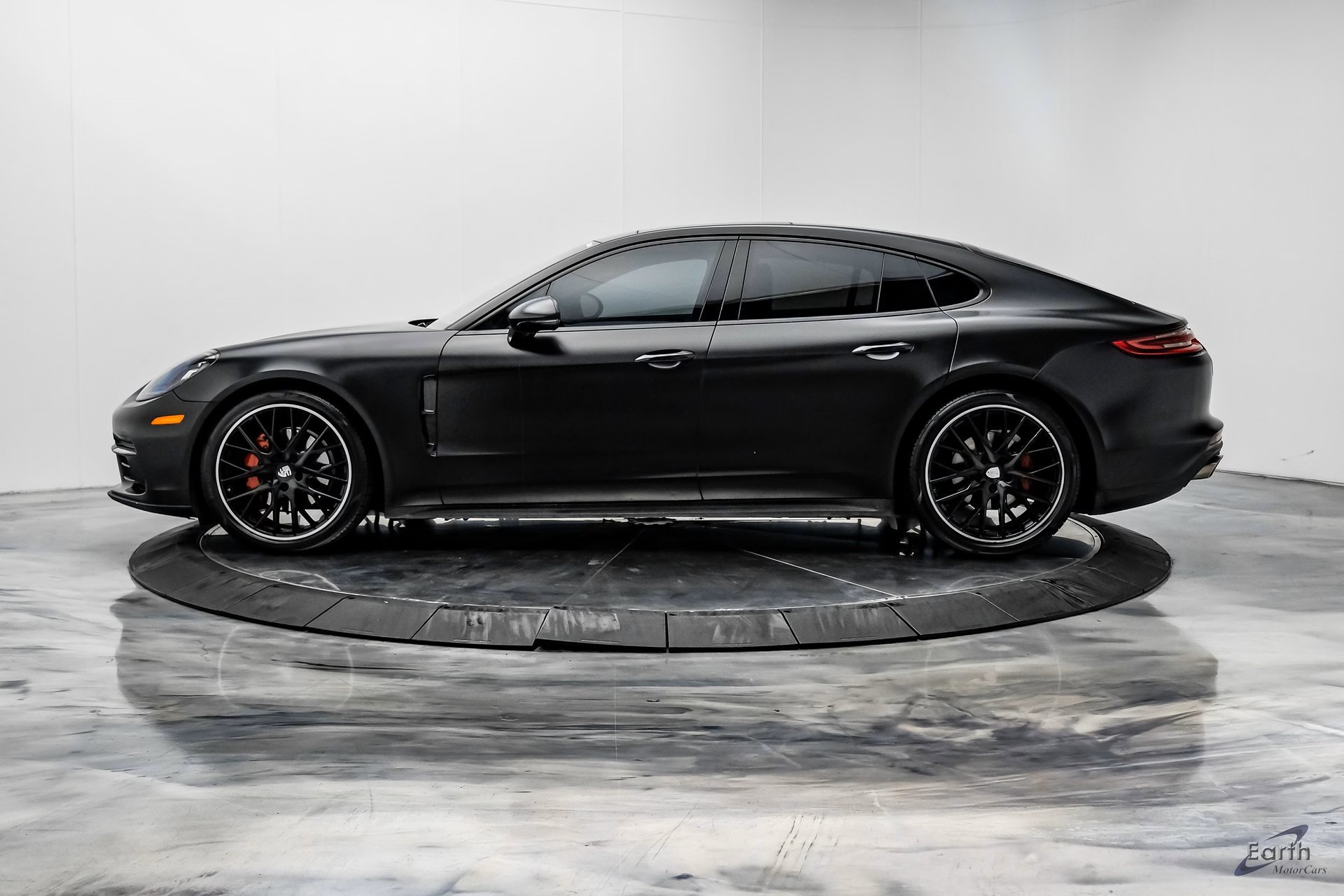 Load larger image of 2018 Porsche Panamera - Stuttcars Classified