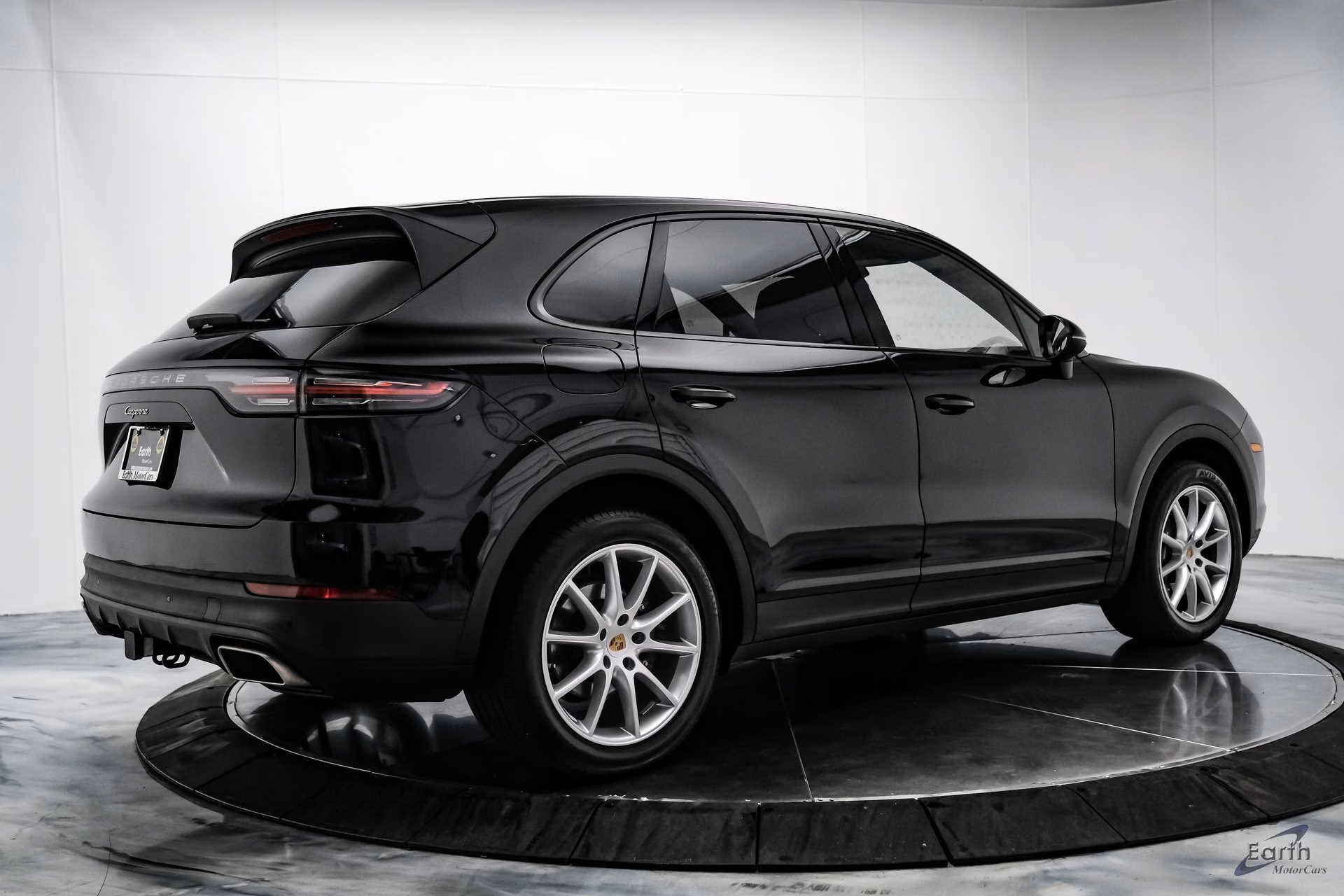 Load larger image of 2022 Porsche Cayenne - Stuttcars Classified