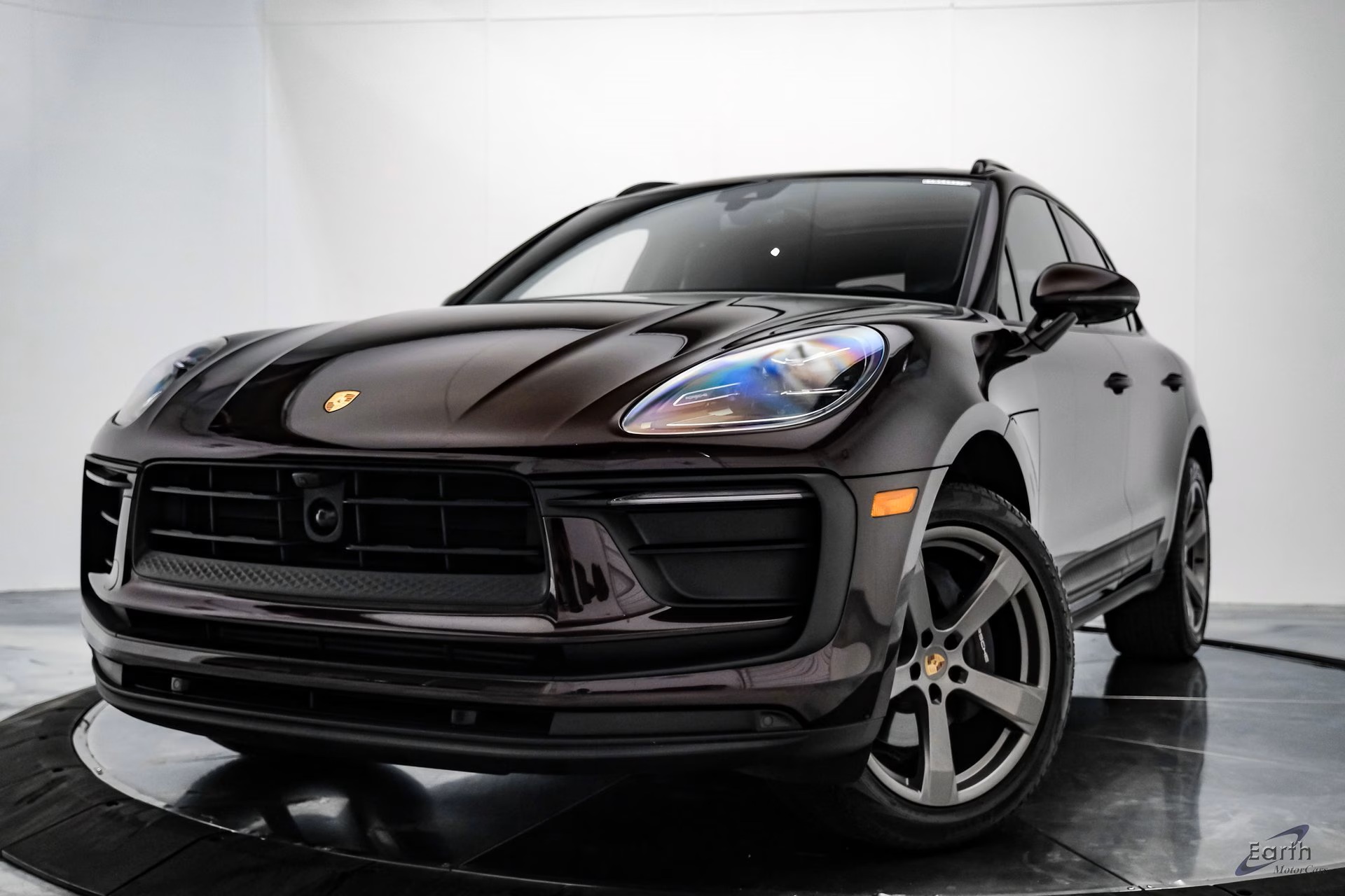 Load larger image of 2024 Porsche Macan - Stuttcars Classified