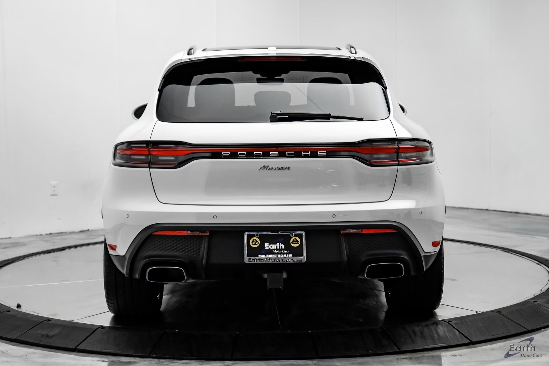 Load larger image of 2024 Porsche Macan - Stuttcars Classified