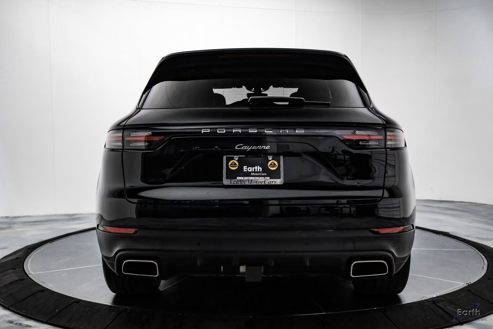 Load larger image of 2022 Porsche Cayenne - Stuttcars Classified