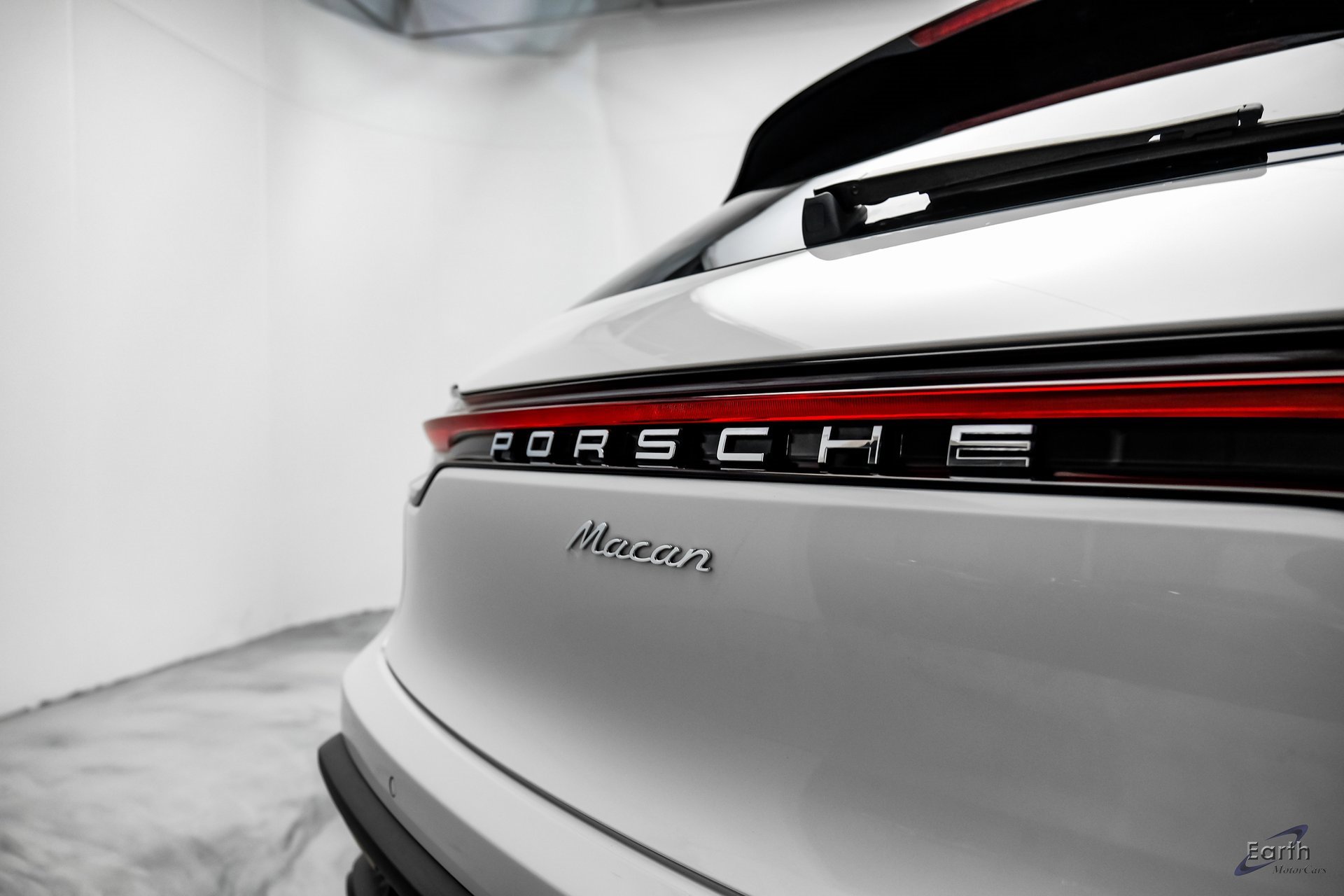 Load larger image of 2024 Porsche Macan - Stuttcars Classified
