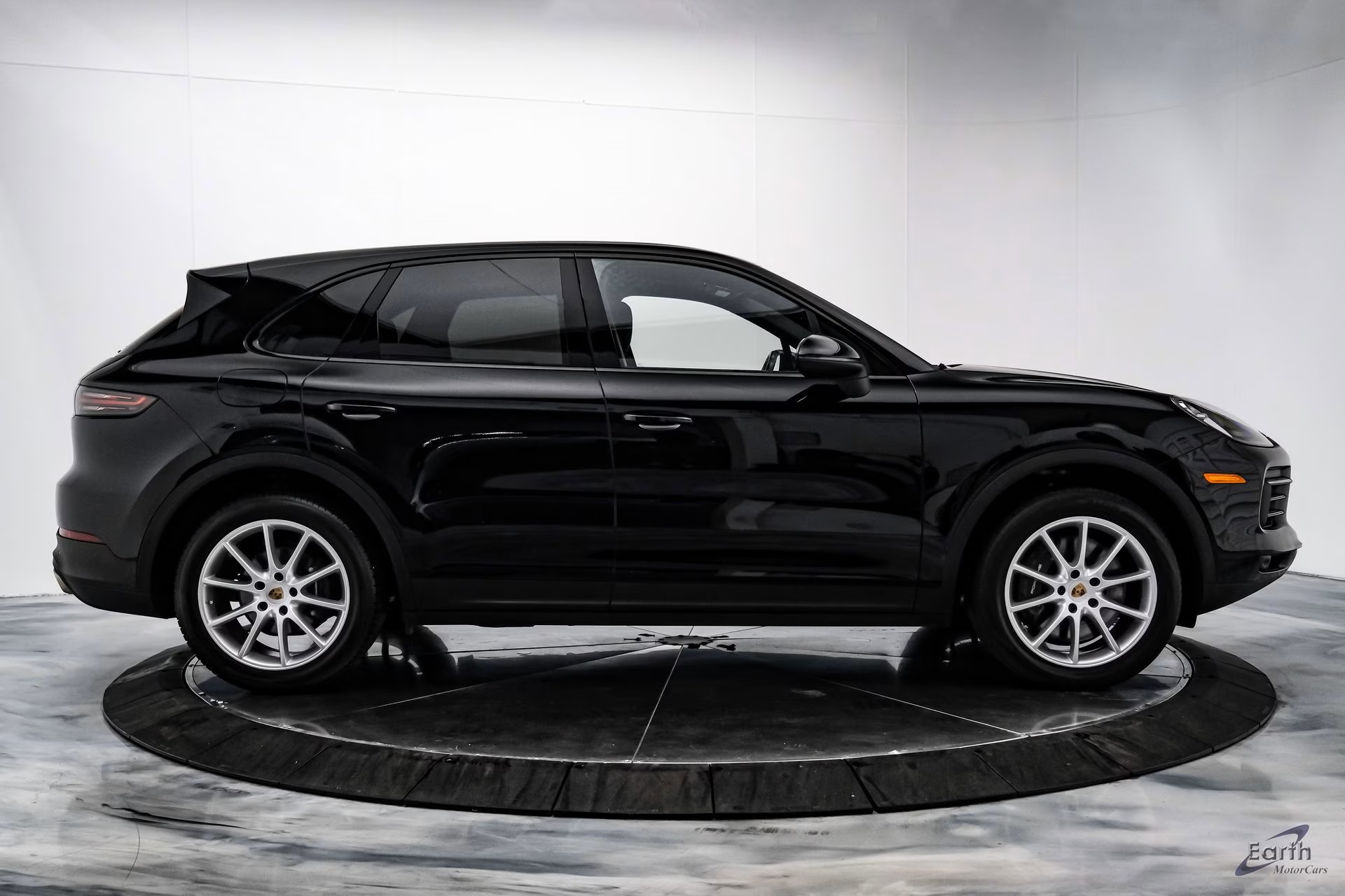 Load larger image of 2022 Porsche Cayenne - Stuttcars Classified