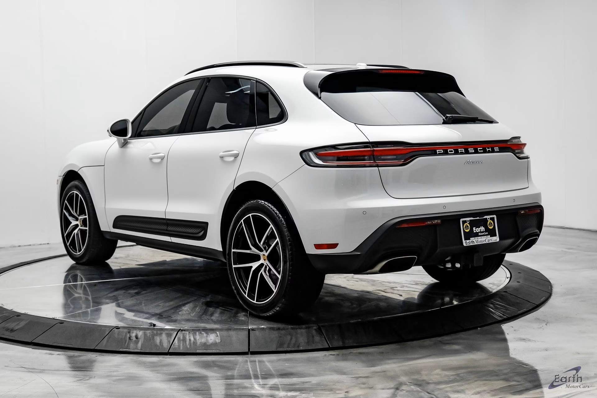 Load larger image of 2024 Porsche Macan - Stuttcars Classified