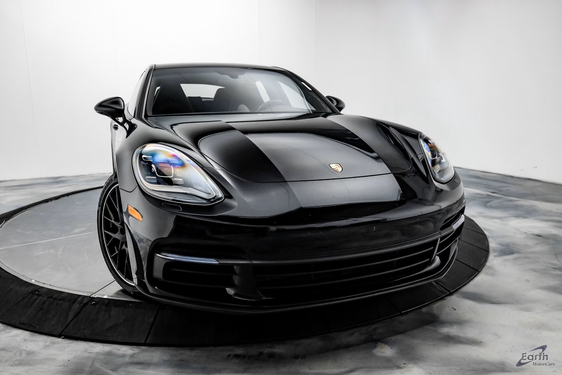 Load larger image of 2019 Porsche Panamera - Stuttcars Classified