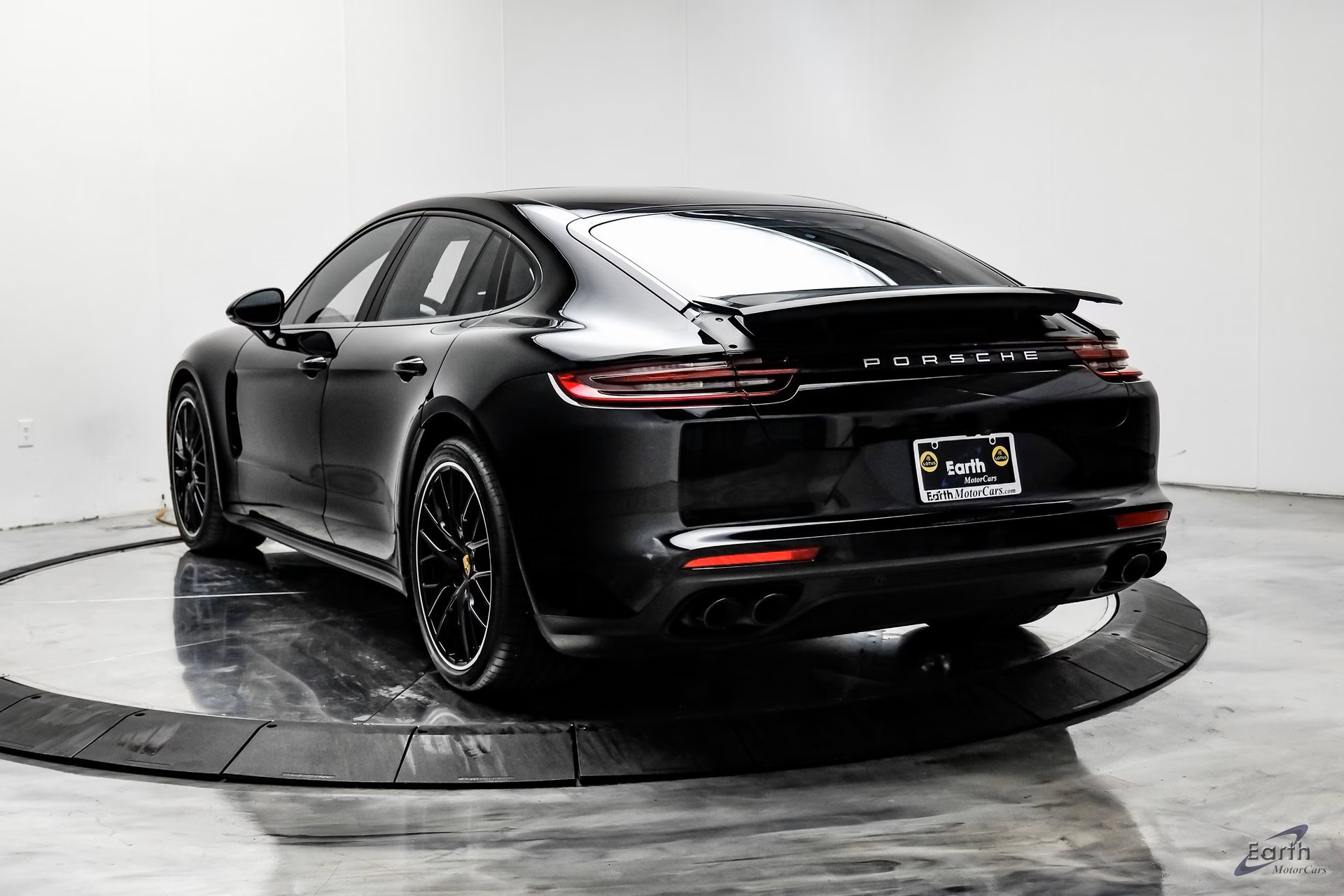 Load larger image of 2019 Porsche Panamera - Stuttcars Classified