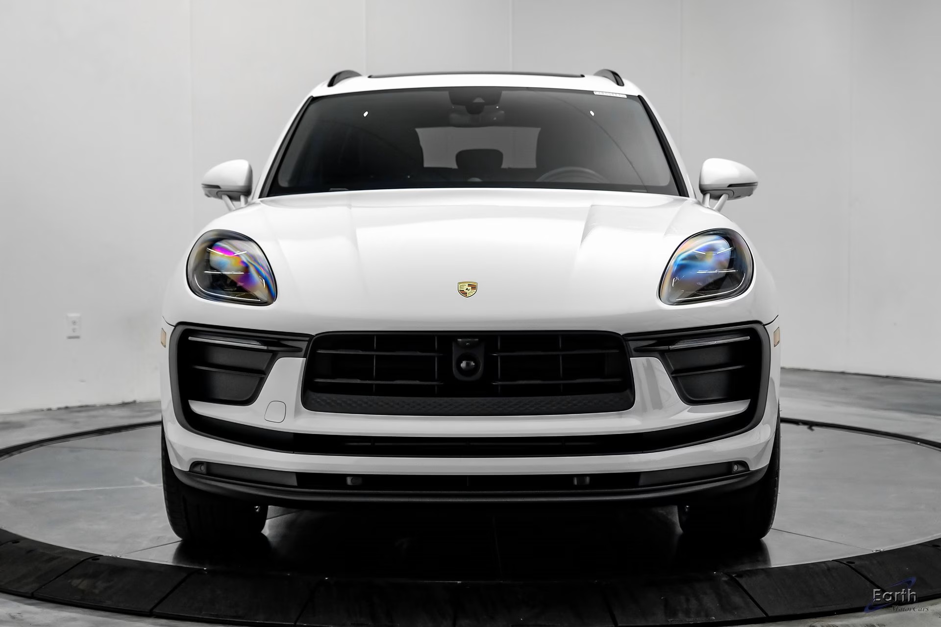Load larger image of 2024 Porsche Macan - Stuttcars Classified