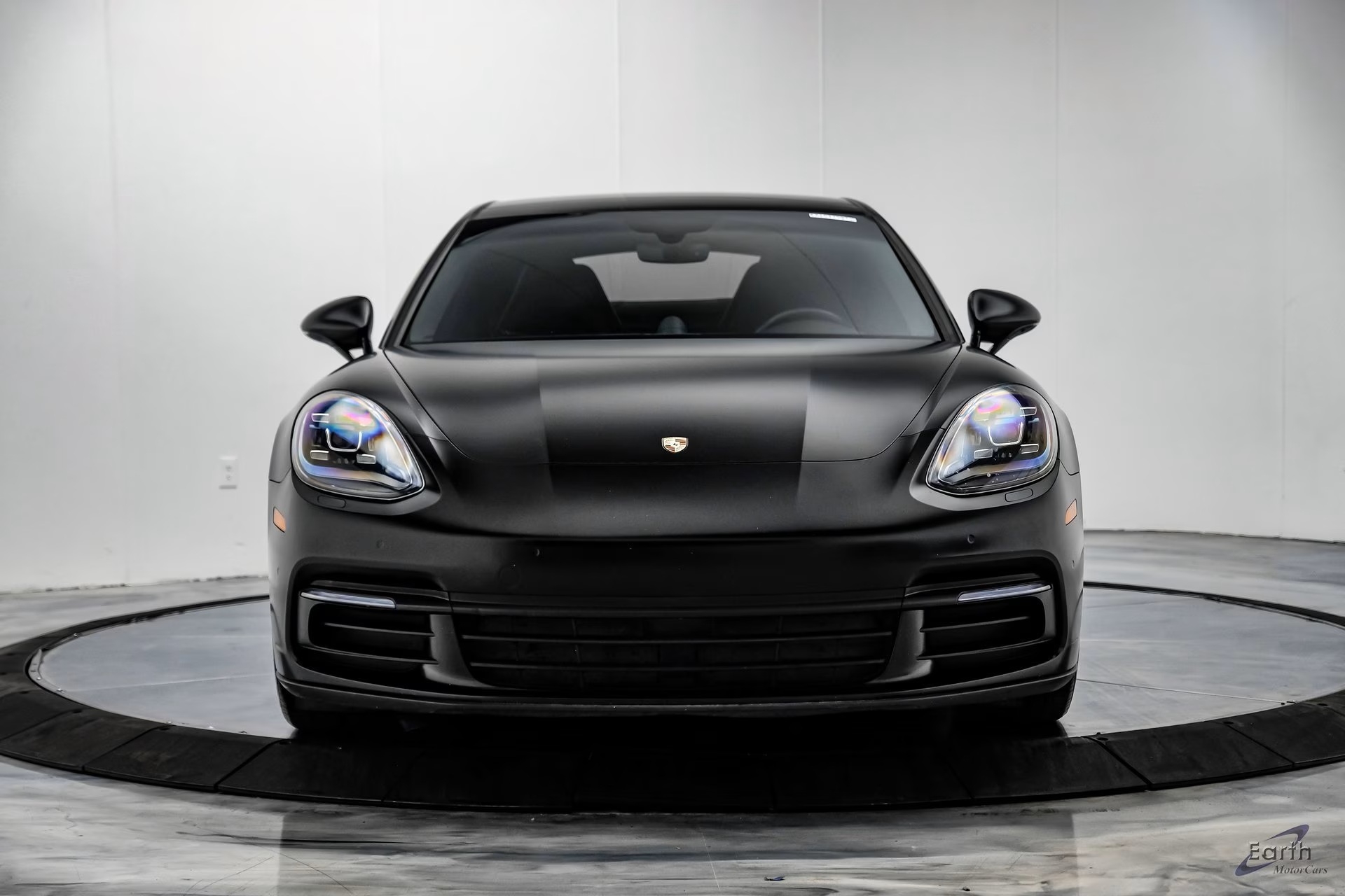 Load larger image of 2018 Porsche Panamera - Stuttcars Classified