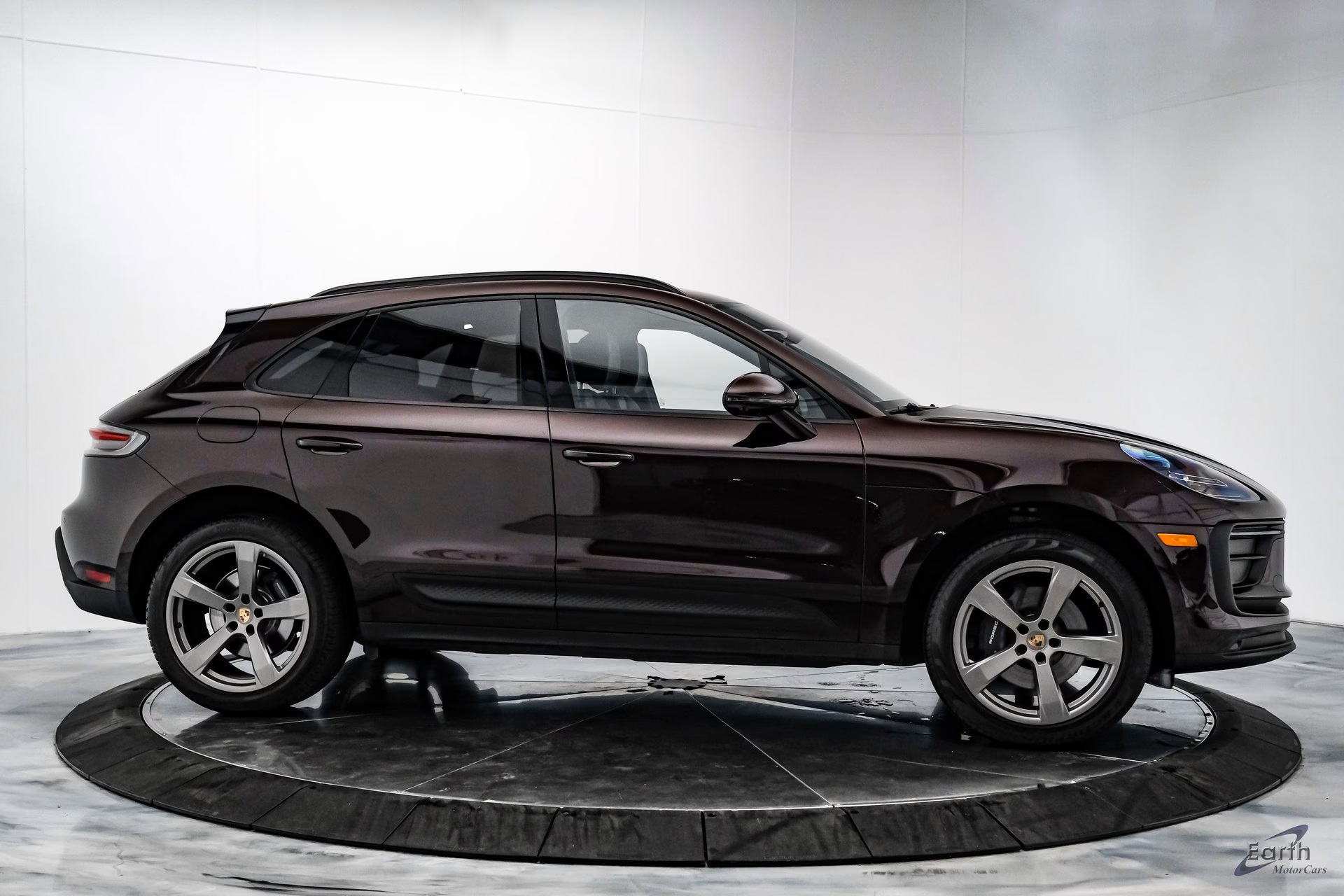 Load larger image of 2024 Porsche Macan - Stuttcars Classified