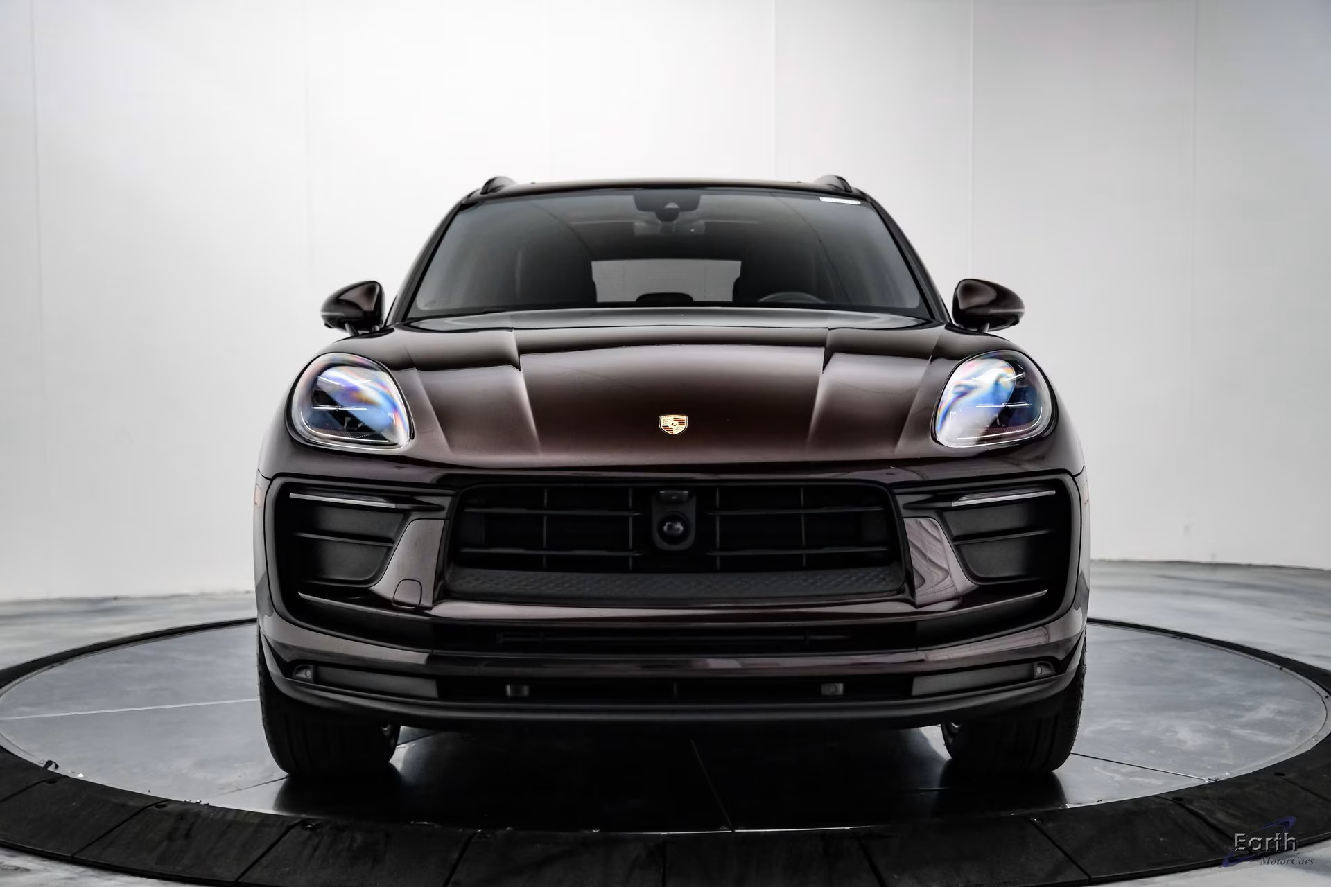 Load larger image of 2024 Porsche Macan - Stuttcars Classified