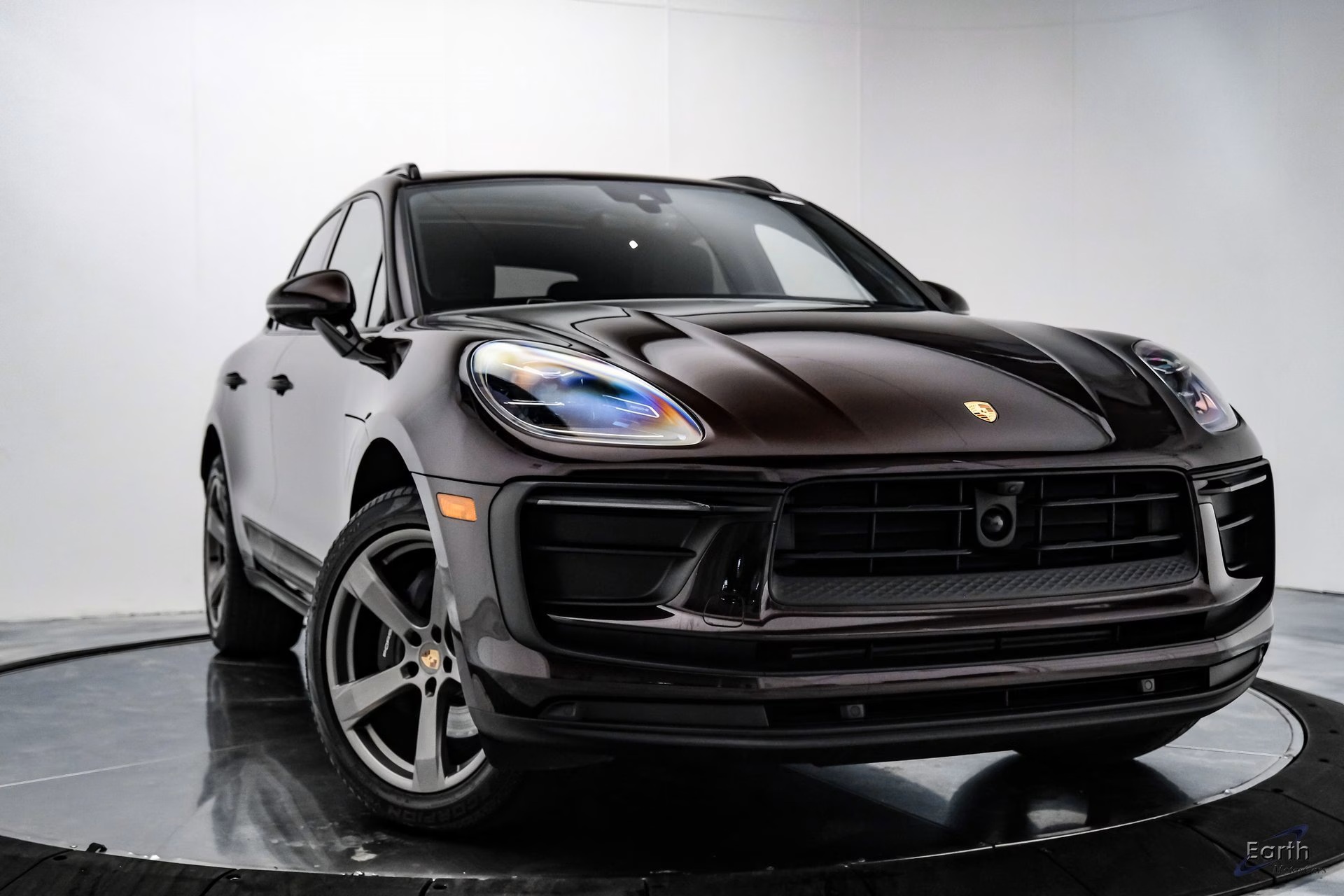 Load larger image of 2024 Porsche Macan - Stuttcars Classified
