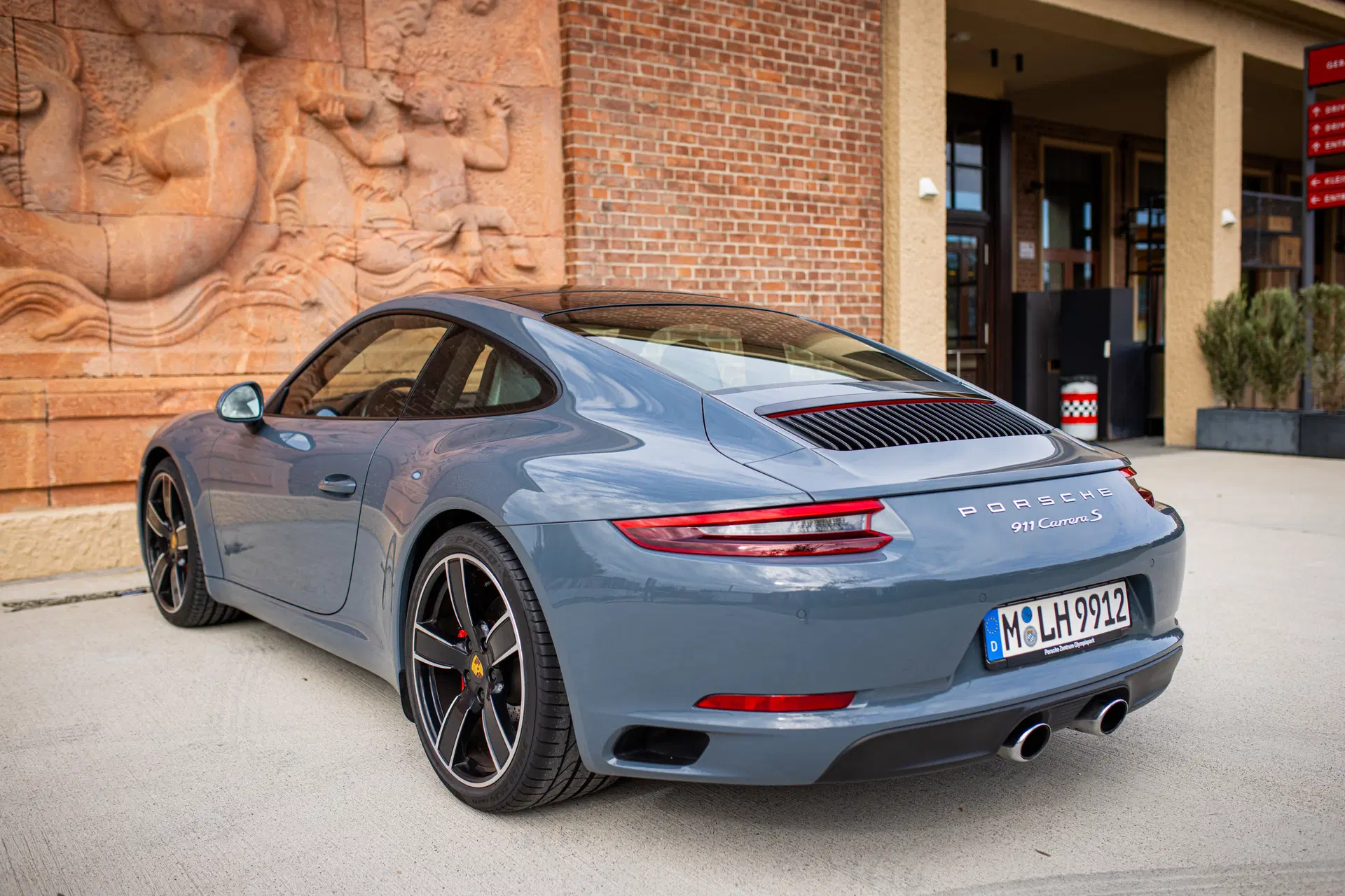 Load larger image of 2017 Porsche 911 Carrera S - Stuttcars Classified