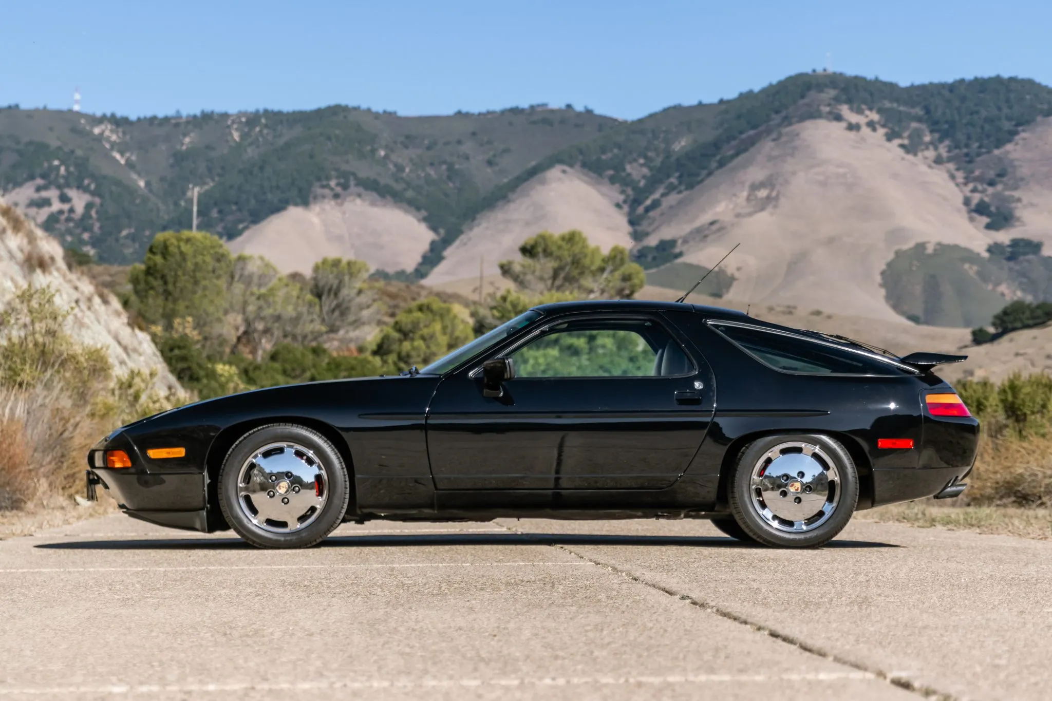 Load larger image of 1990 Porsche 928 S4 - Stuttcars Classified