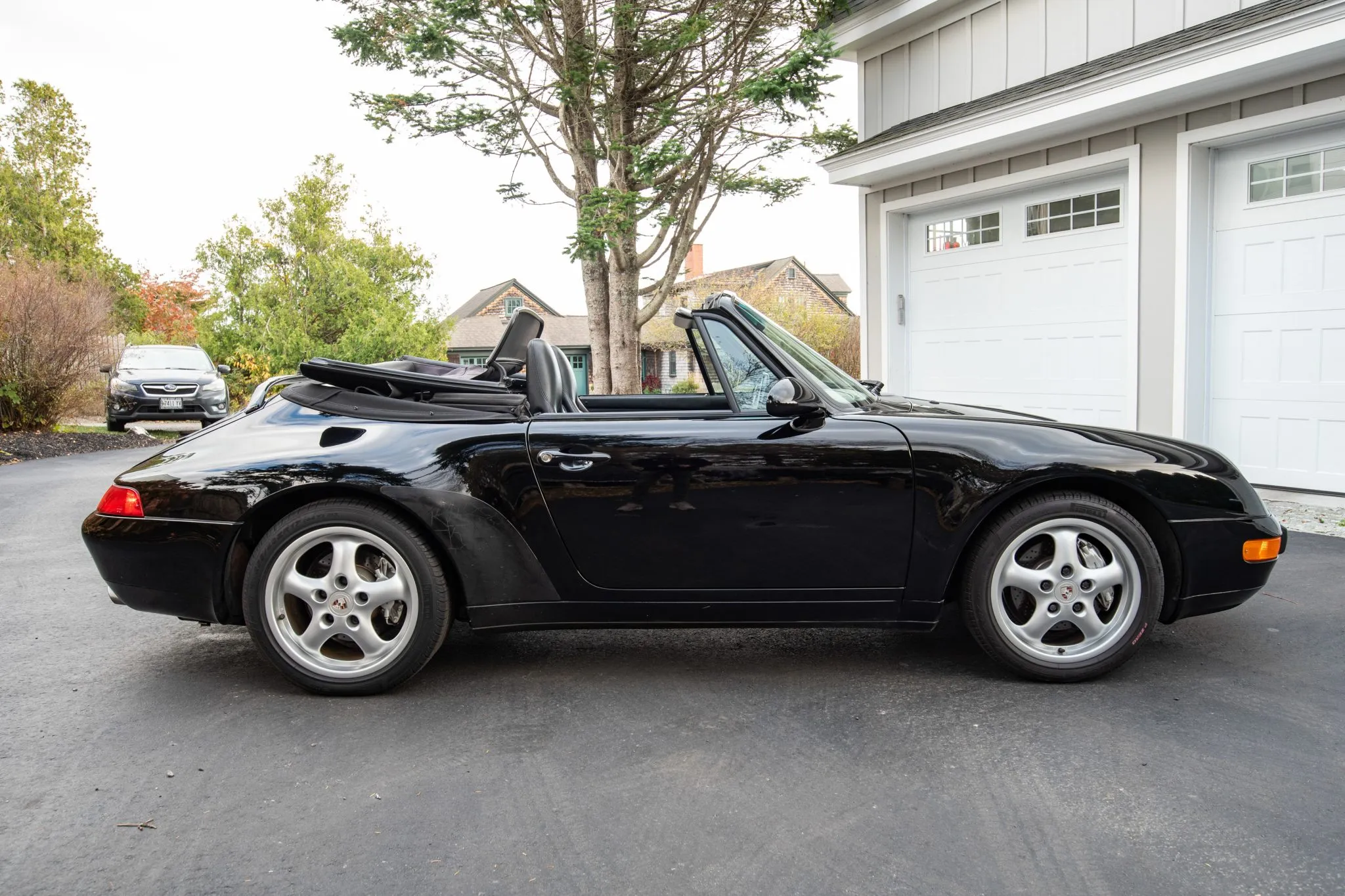 Load larger image of 1995 Porsche 911 Carrera 4 Cabriolet - Stuttcars Classified