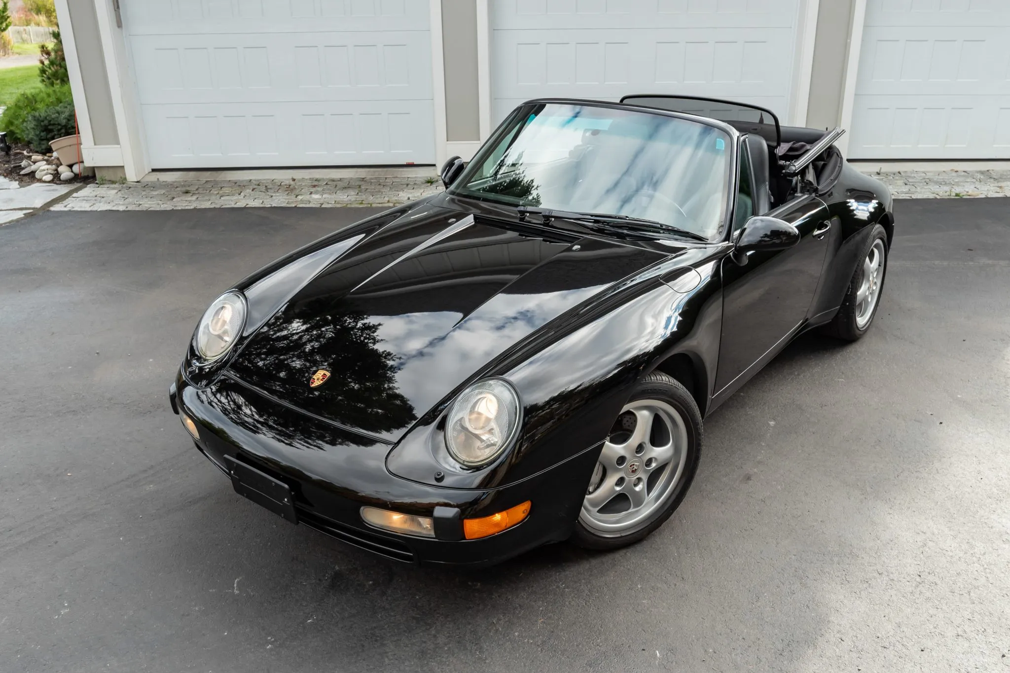 Load larger image of 1995 Porsche 911 Carrera 4 Cabriolet - Stuttcars Classified