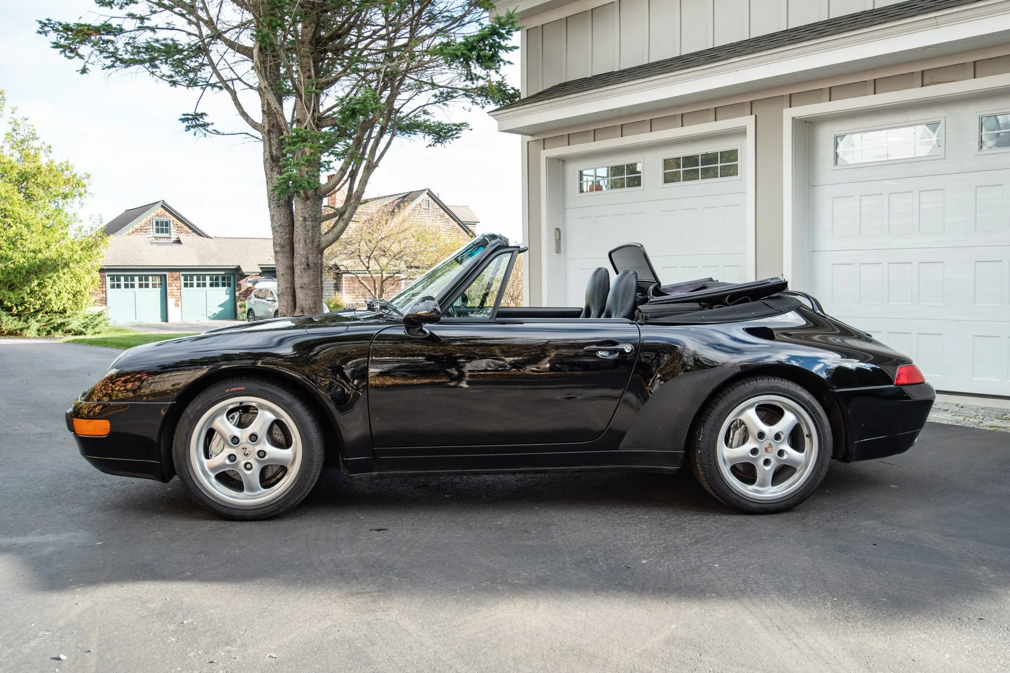 Load larger image of 1995 Porsche 911 Carrera 4 Cabriolet - Stuttcars Classified