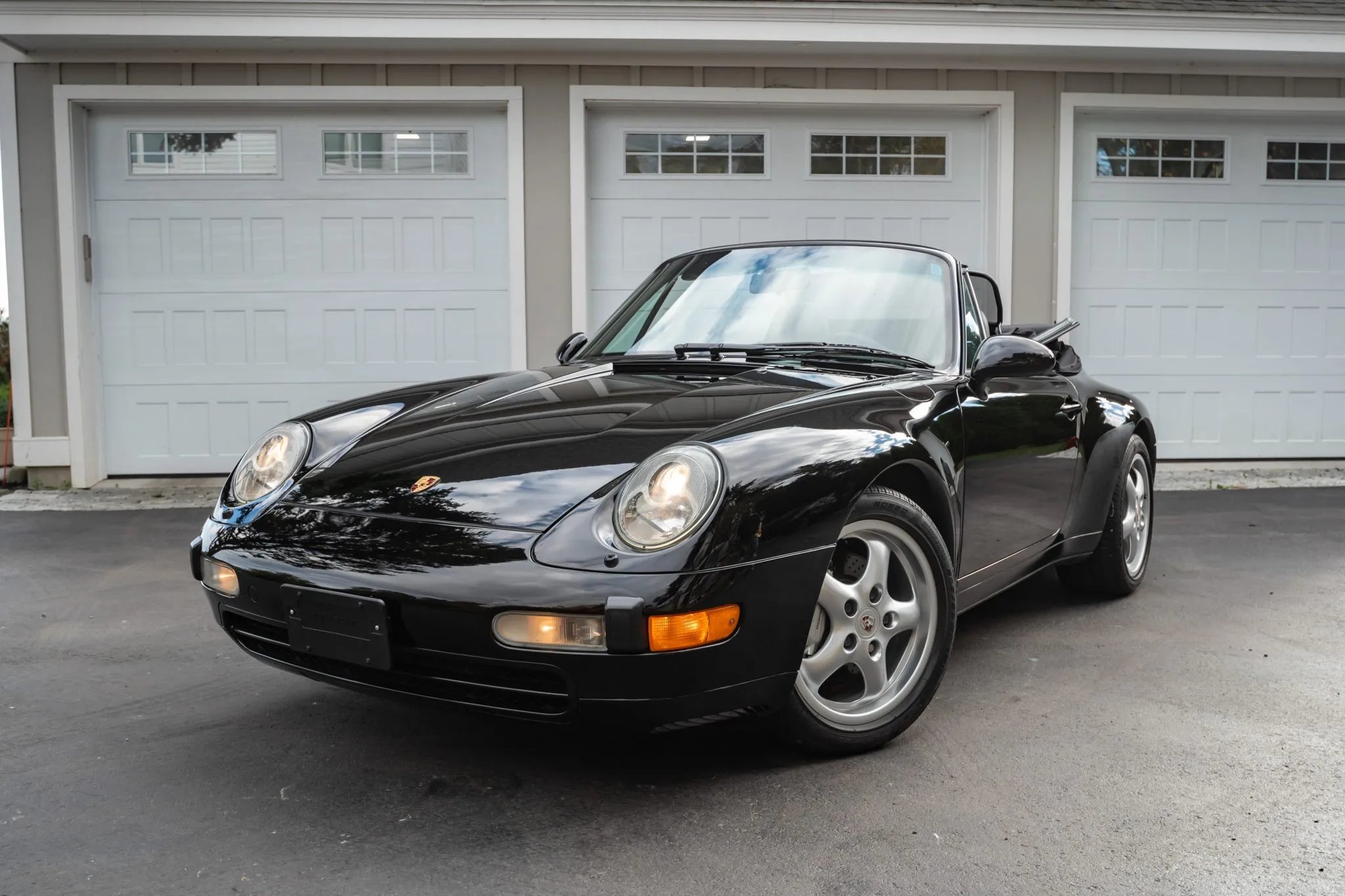 Load larger image of 1995 Porsche 911 Carrera 4 Cabriolet - Stuttcars Classified