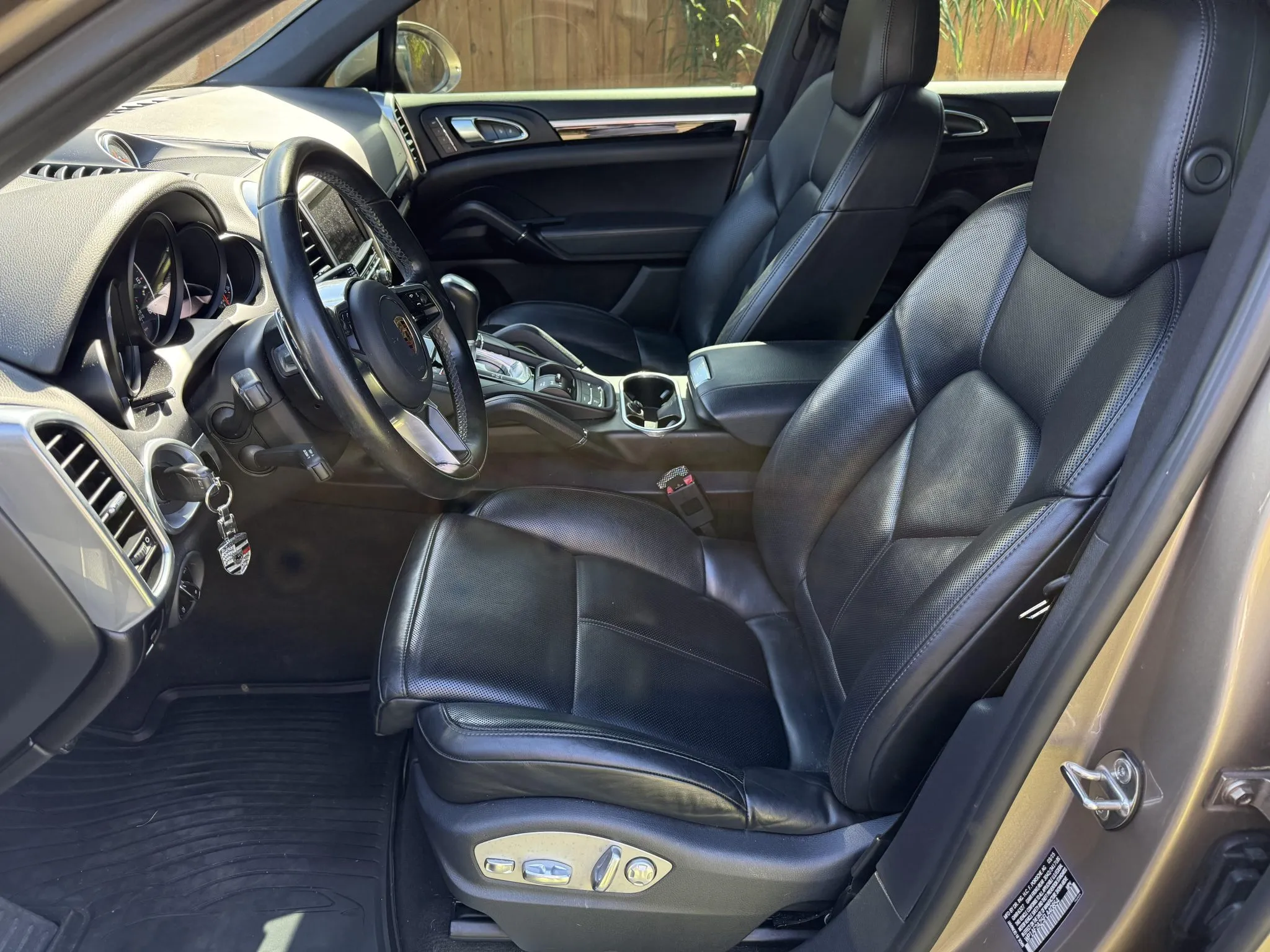 Load larger image of 2015 Porsche Cayenne Diesel - Stuttcars Classified