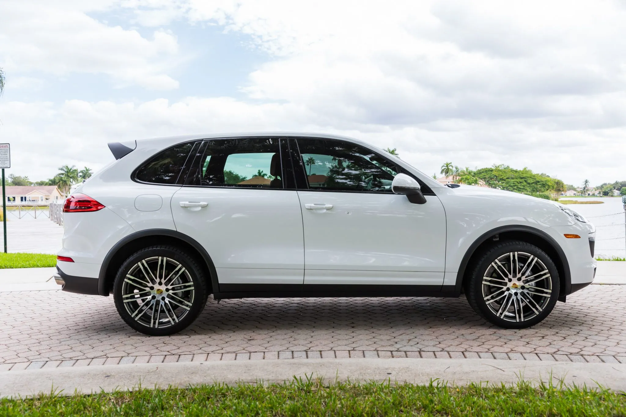 Load larger image of 2016 Porsche Cayenne S - Stuttcars Classified
