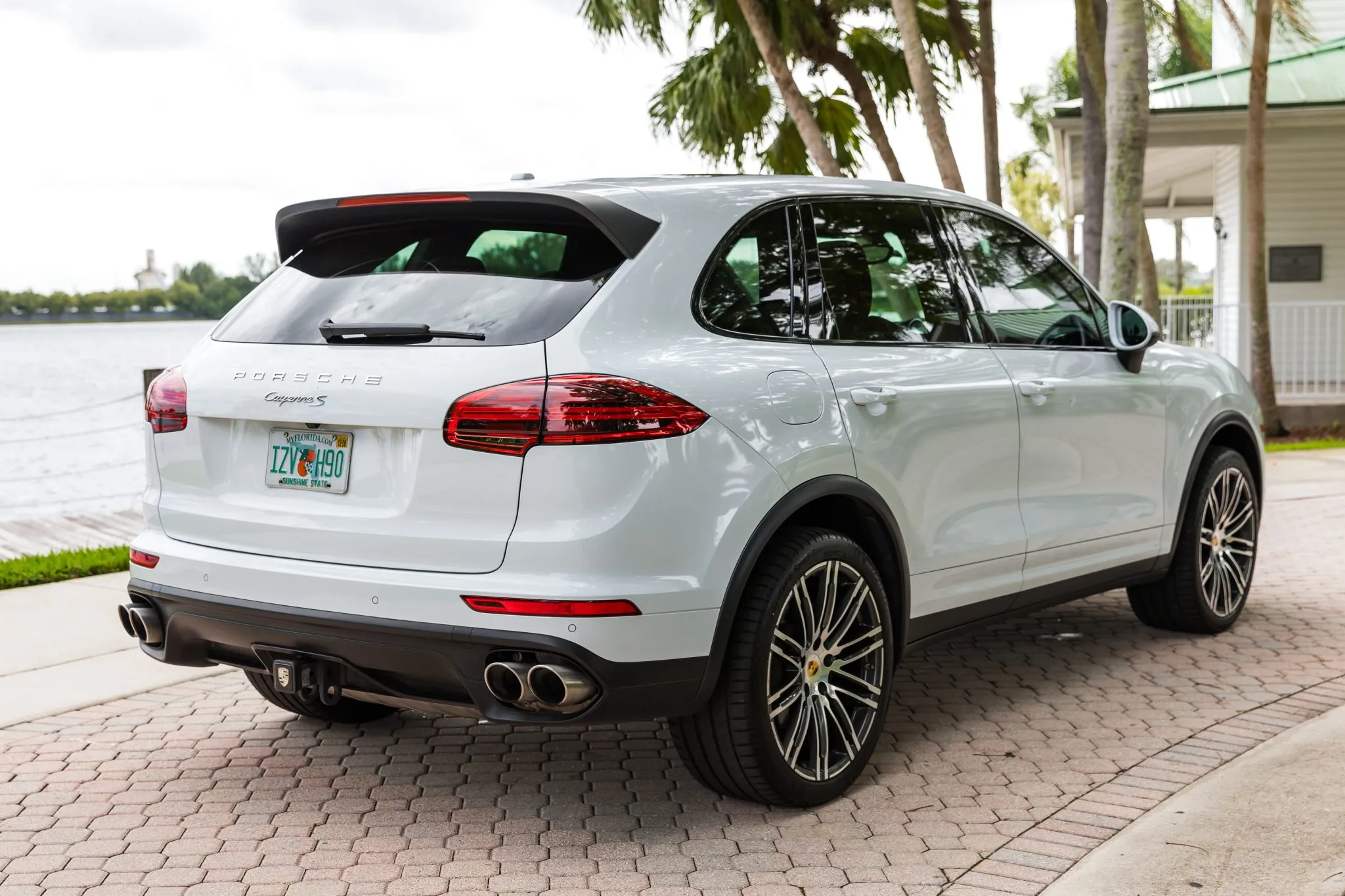 Load larger image of 2016 Porsche Cayenne S - Stuttcars Classified
