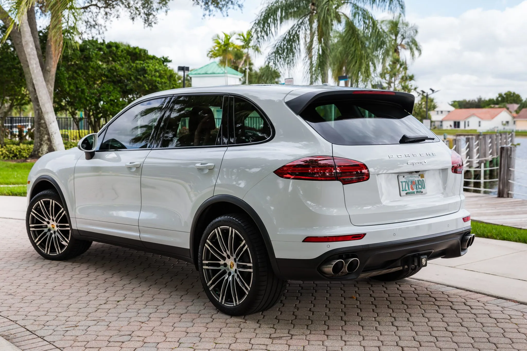 Load larger image of 2016 Porsche Cayenne S - Stuttcars Classified