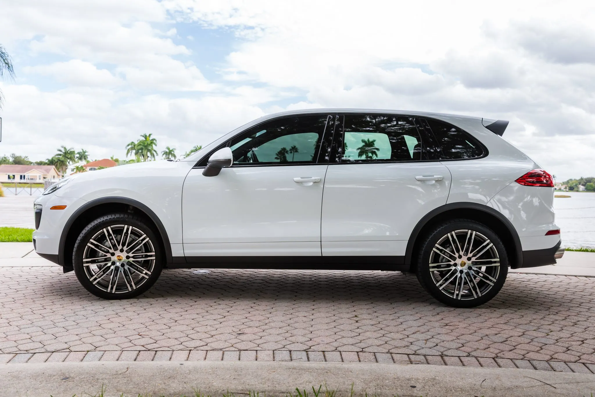 Load larger image of 2016 Porsche Cayenne S - Stuttcars Classified