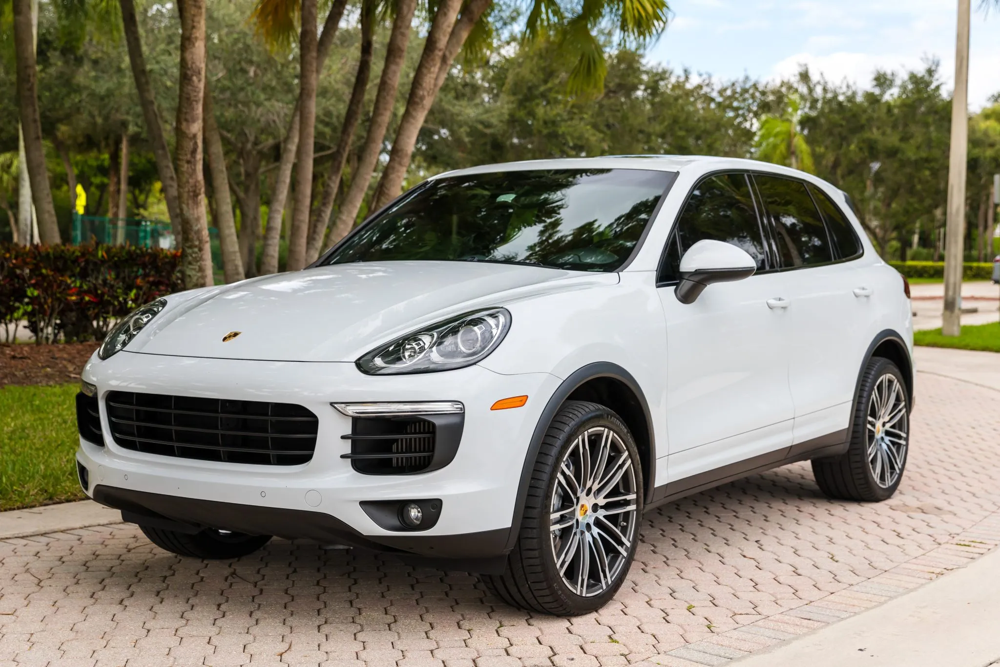 Load larger image of 2016 Porsche Cayenne S - Stuttcars Classified