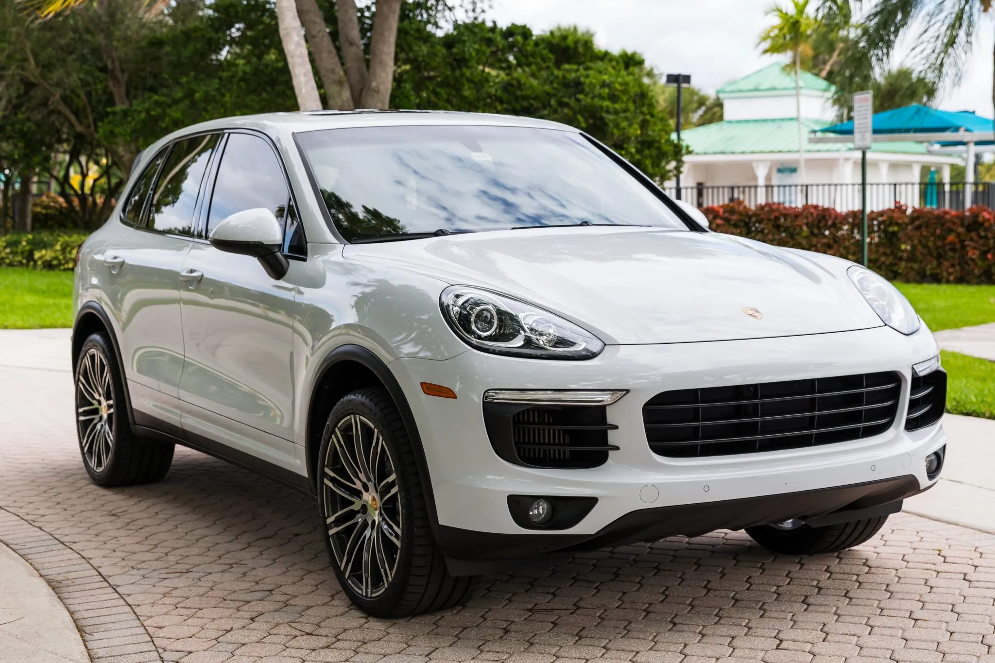 Load larger image of 2016 Porsche Cayenne S - Stuttcars Classified
