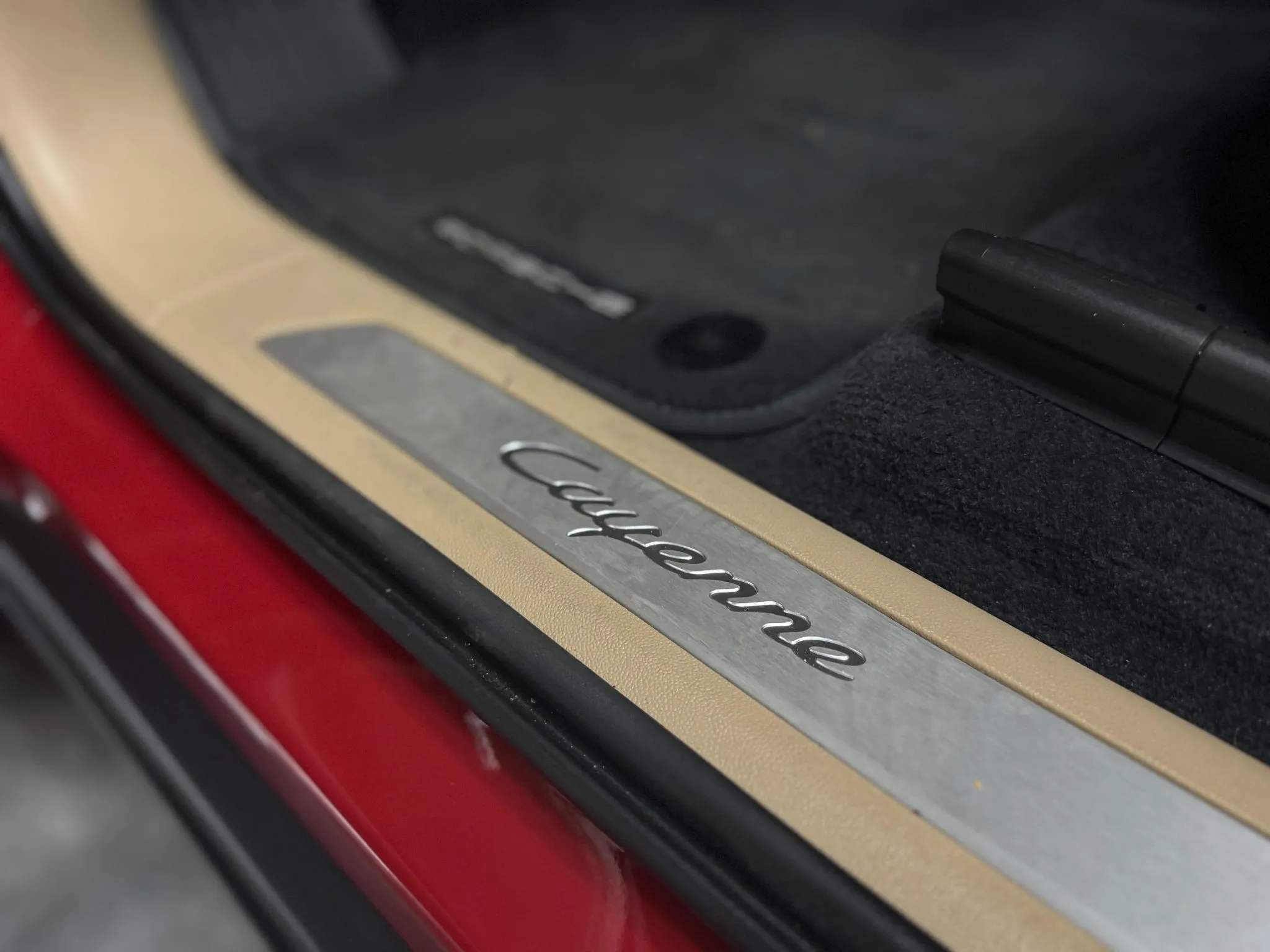 Load larger image of 2021 Porsche Cayenne - Stuttcars Classified