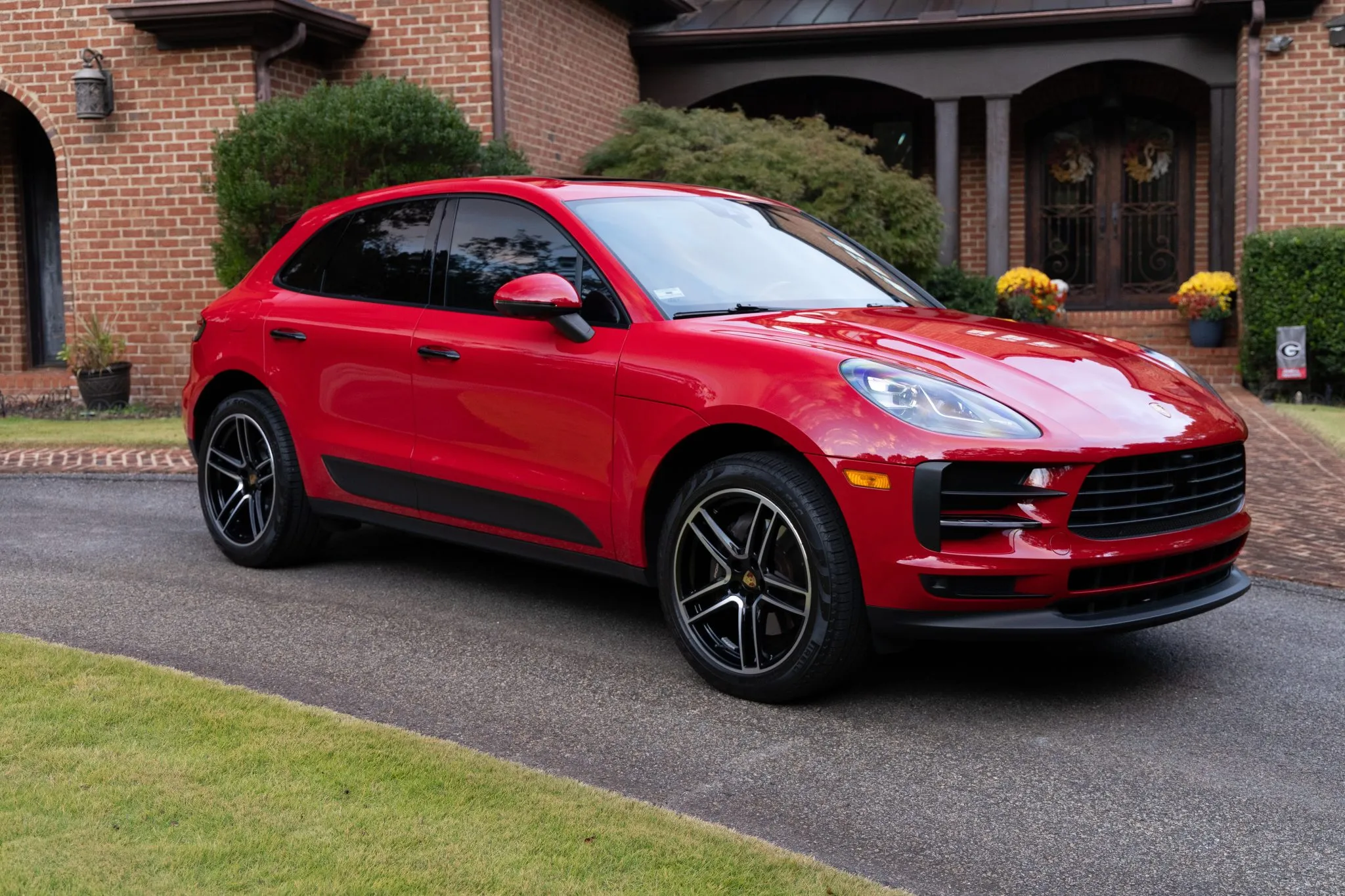 Load larger image of 2021 Porsche Macan - Stuttcars Classified