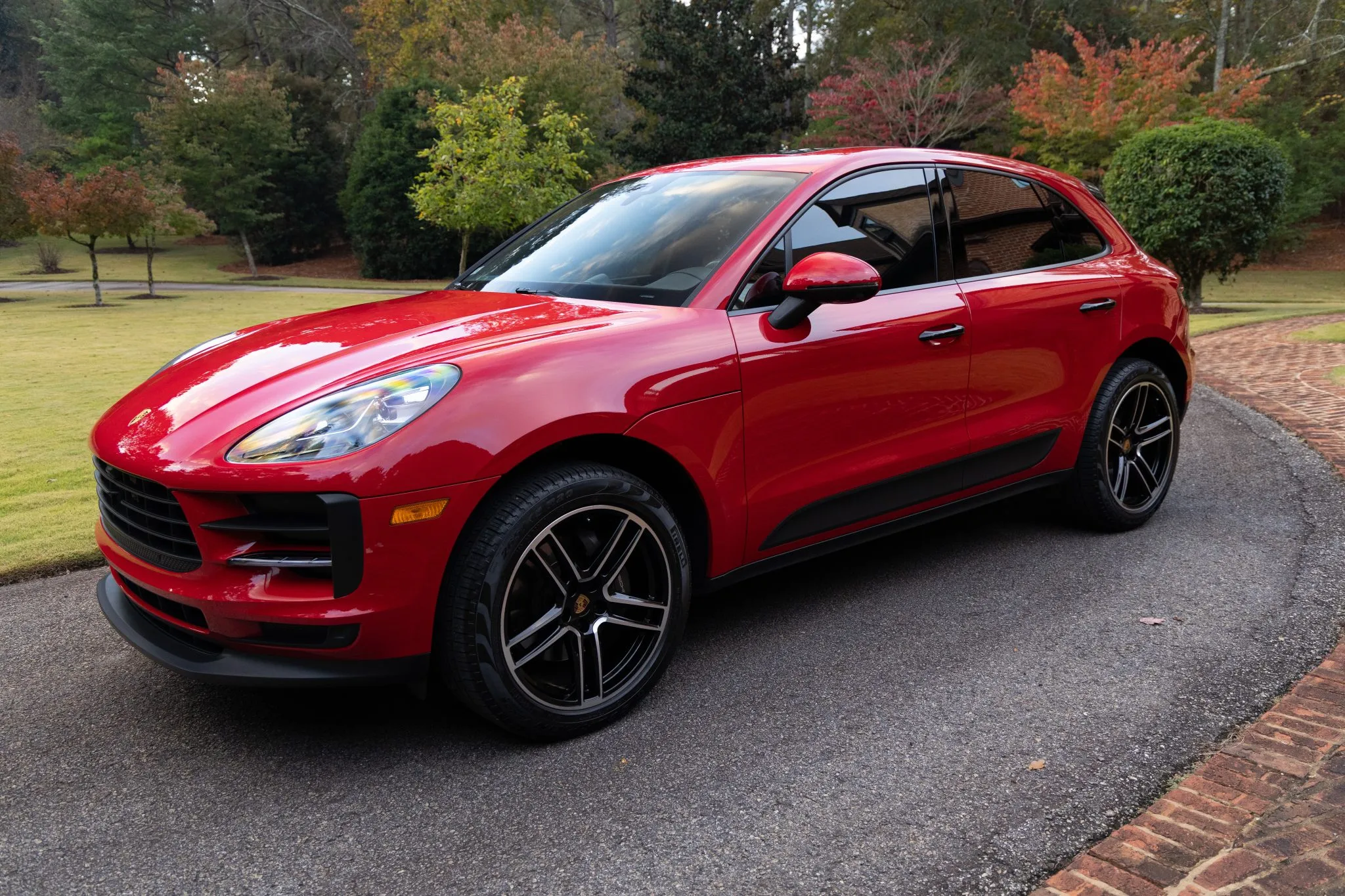 Load larger image of 2021 Porsche Macan - Stuttcars Classified