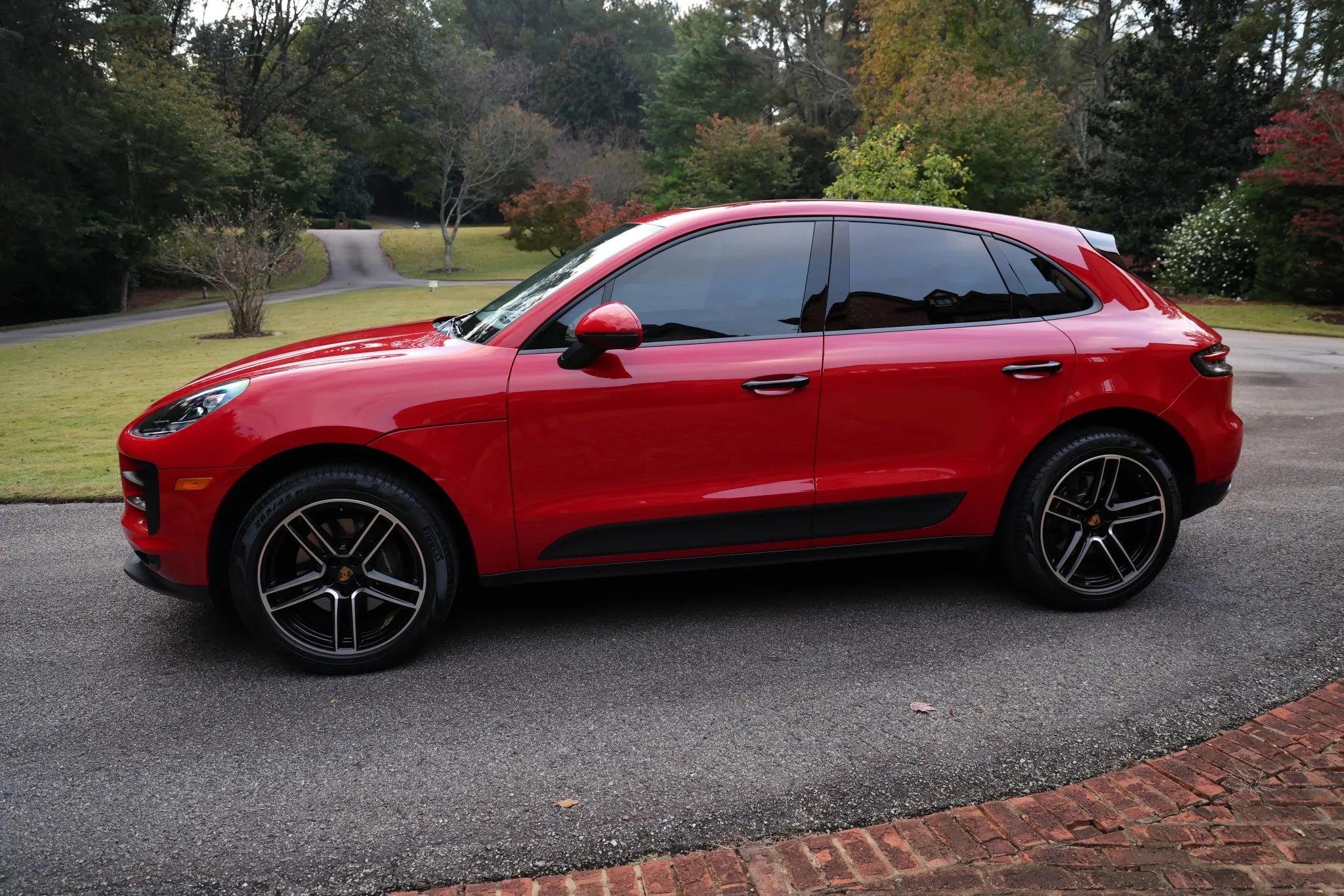 Load larger image of 2021 Porsche Macan - Stuttcars Classified