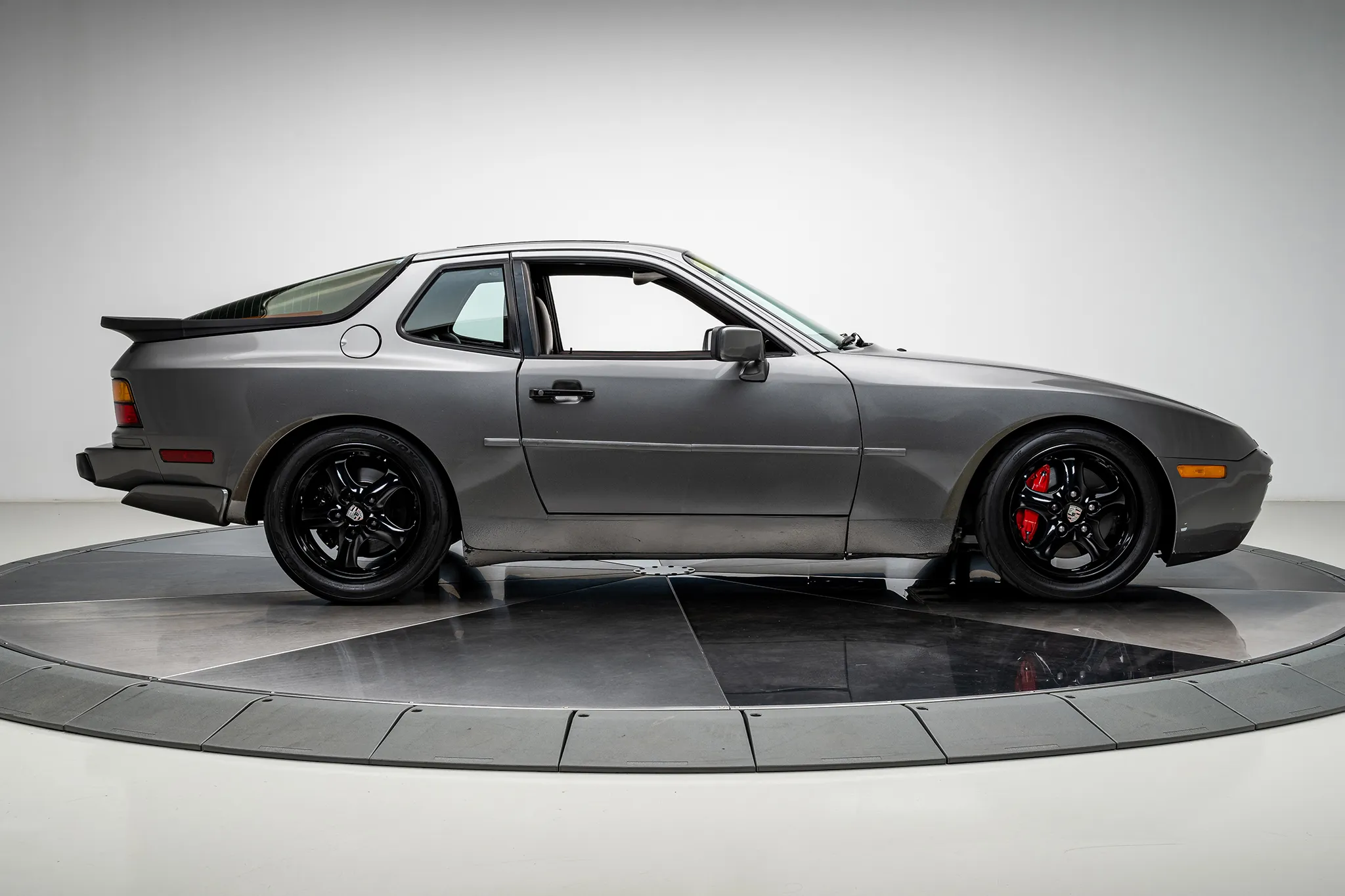 Load larger image of 1988 Porsche 944 Turbo - Stuttcars Classified