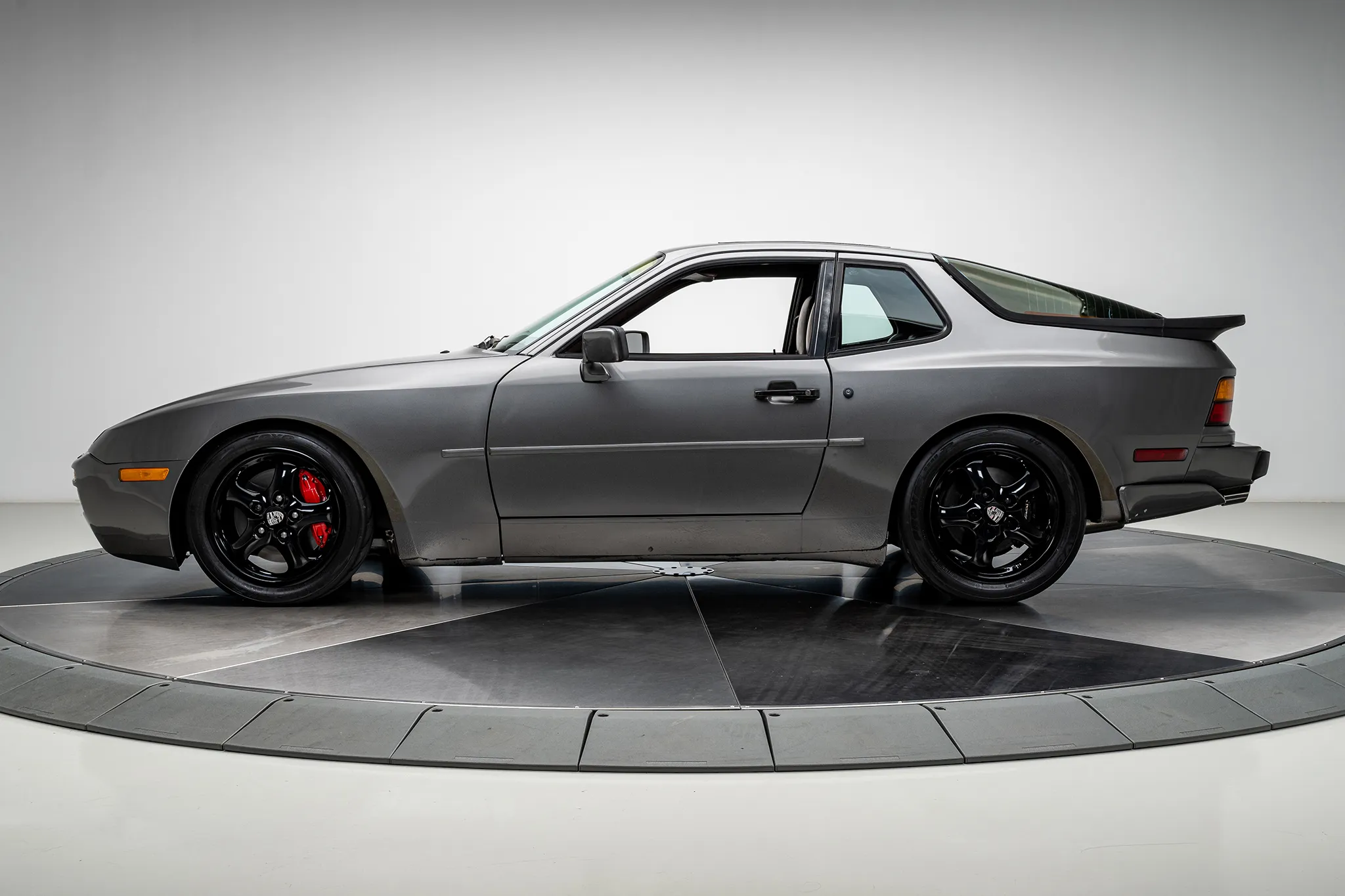 Load larger image of 1988 Porsche 944 Turbo - Stuttcars Classified