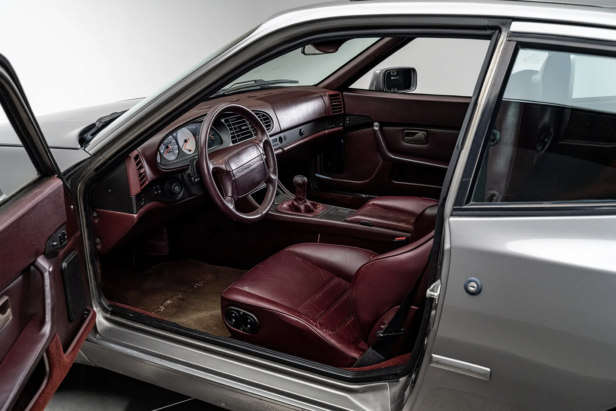 Load larger image of 1988 Porsche 944 Turbo - Stuttcars Classified