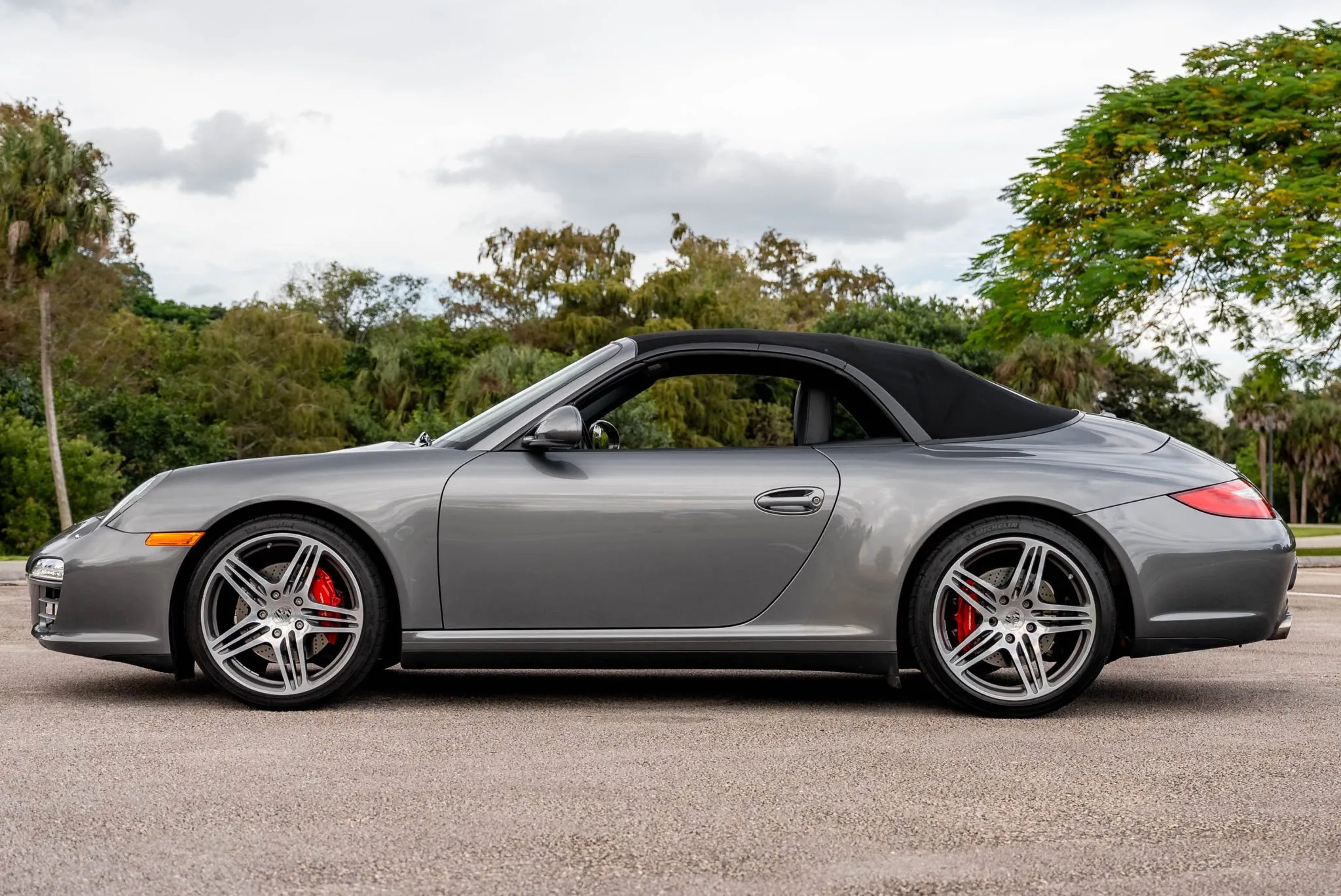 Load larger image of 2009 Porsche 911 Carrera 4S Cabriolet - Stuttcars Classified